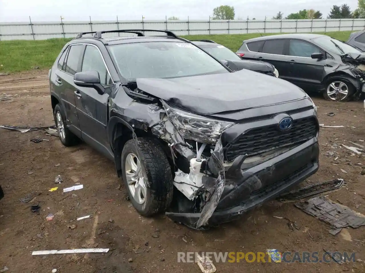 1 Photograph of a damaged car 2T3RWRFV4KW033496 TOYOTA RAV4 2019