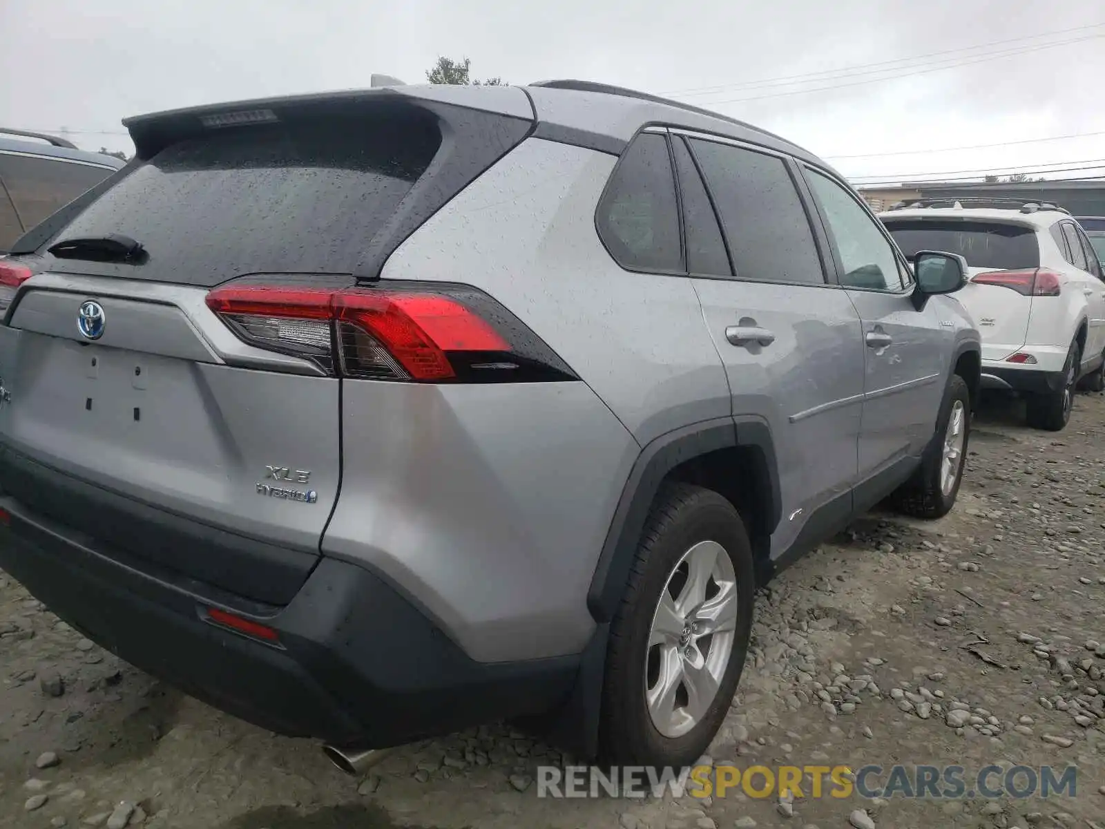 4 Photograph of a damaged car 2T3RWRFV4KW043736 TOYOTA RAV4 2019