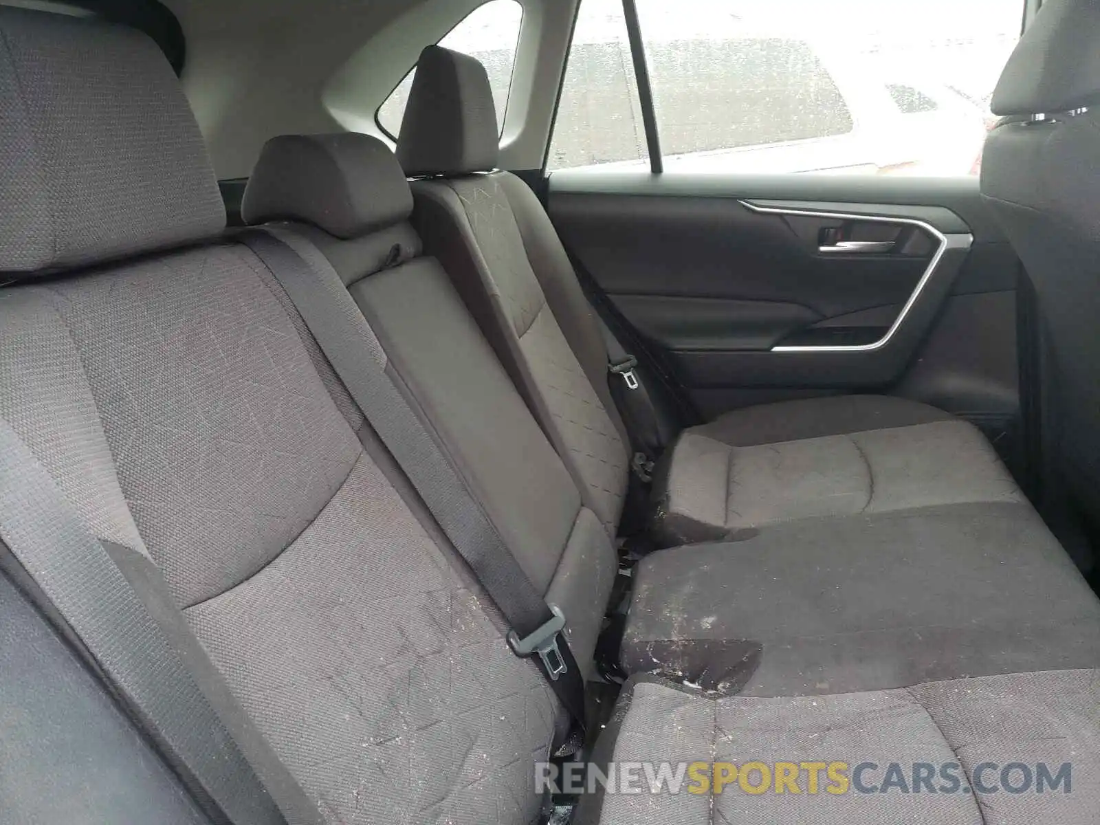 6 Photograph of a damaged car 2T3RWRFV4KW043736 TOYOTA RAV4 2019