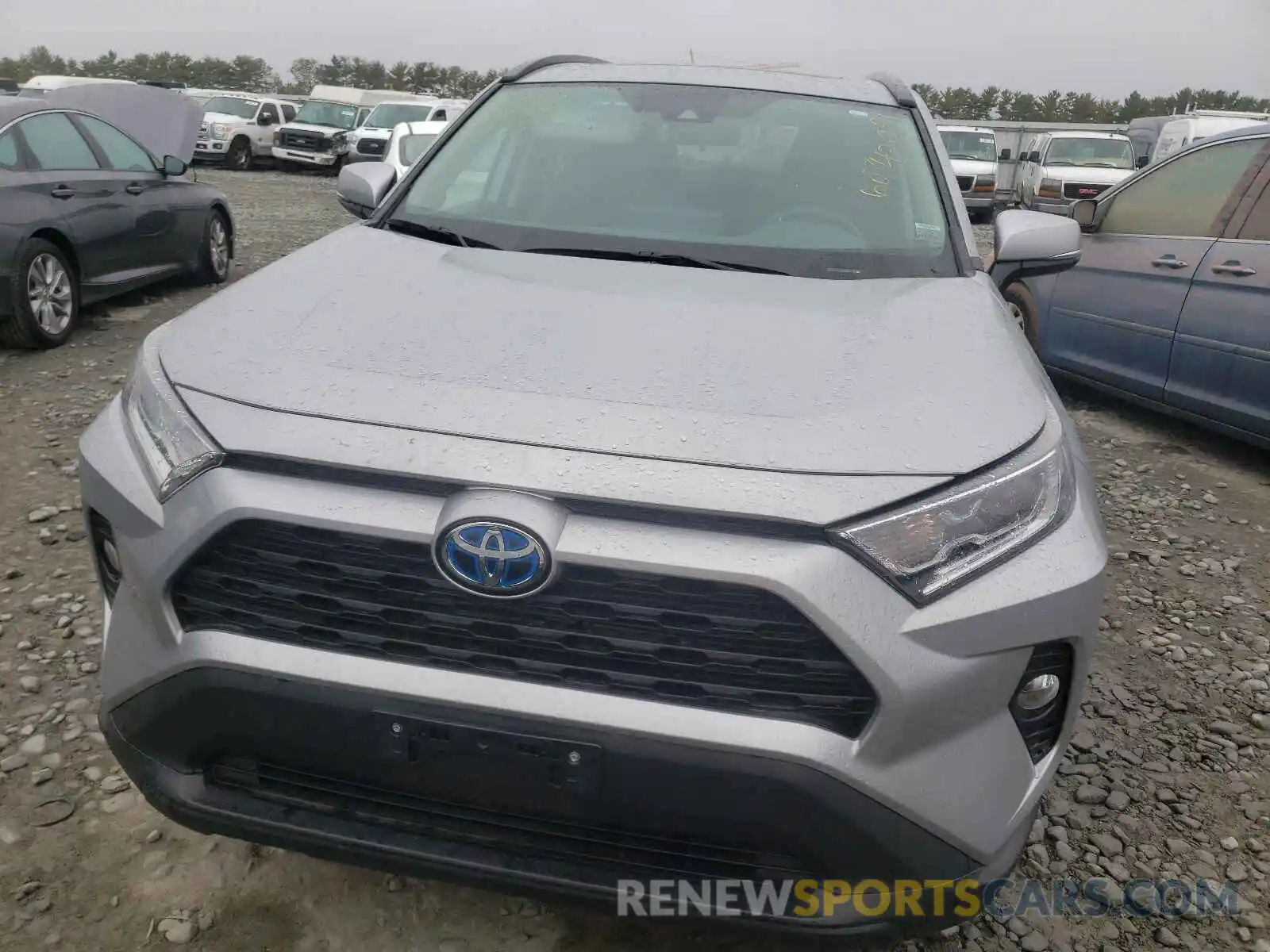 9 Photograph of a damaged car 2T3RWRFV4KW043736 TOYOTA RAV4 2019