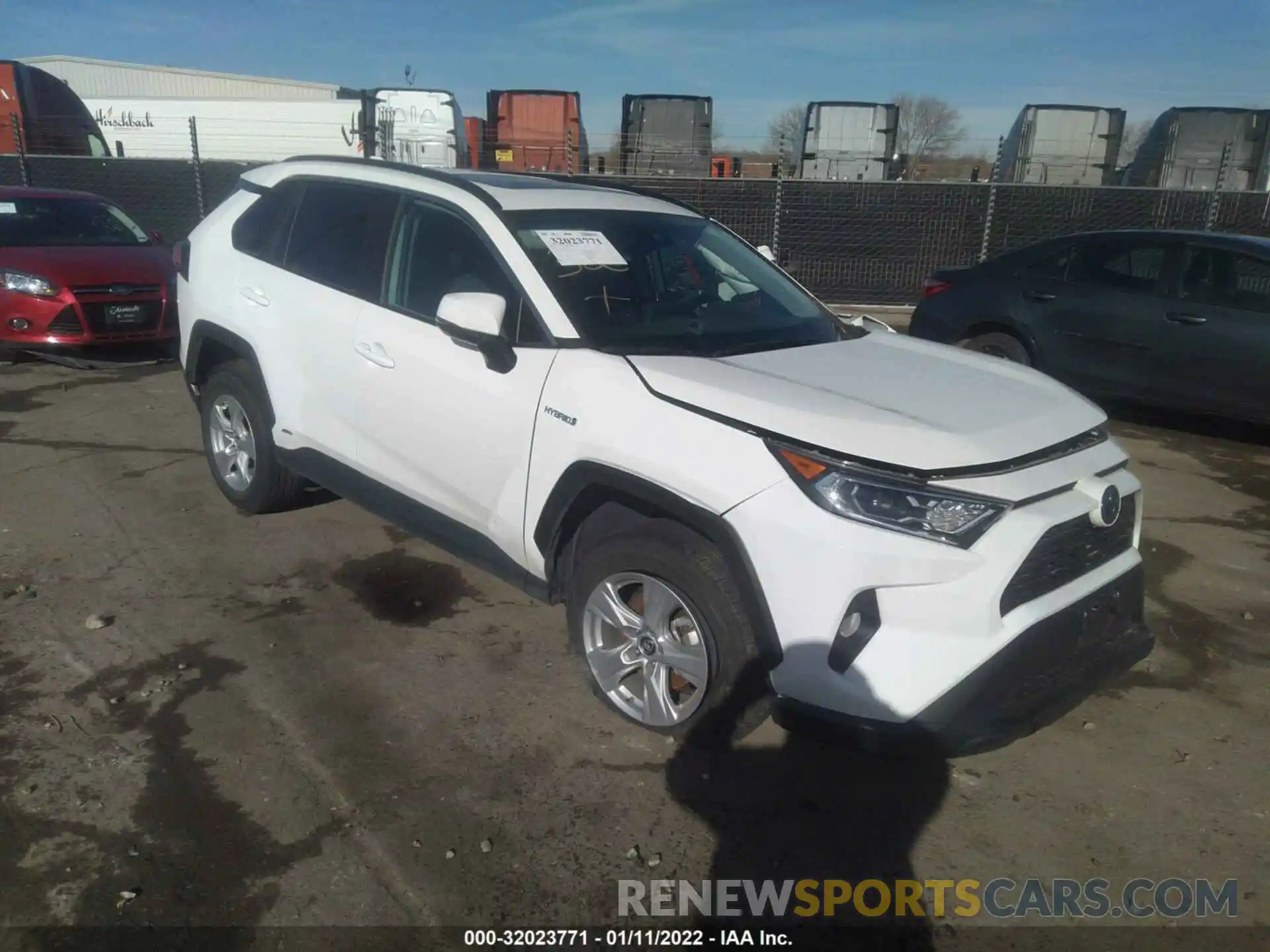 1 Photograph of a damaged car 2T3RWRFV5KW006324 TOYOTA RAV4 2019