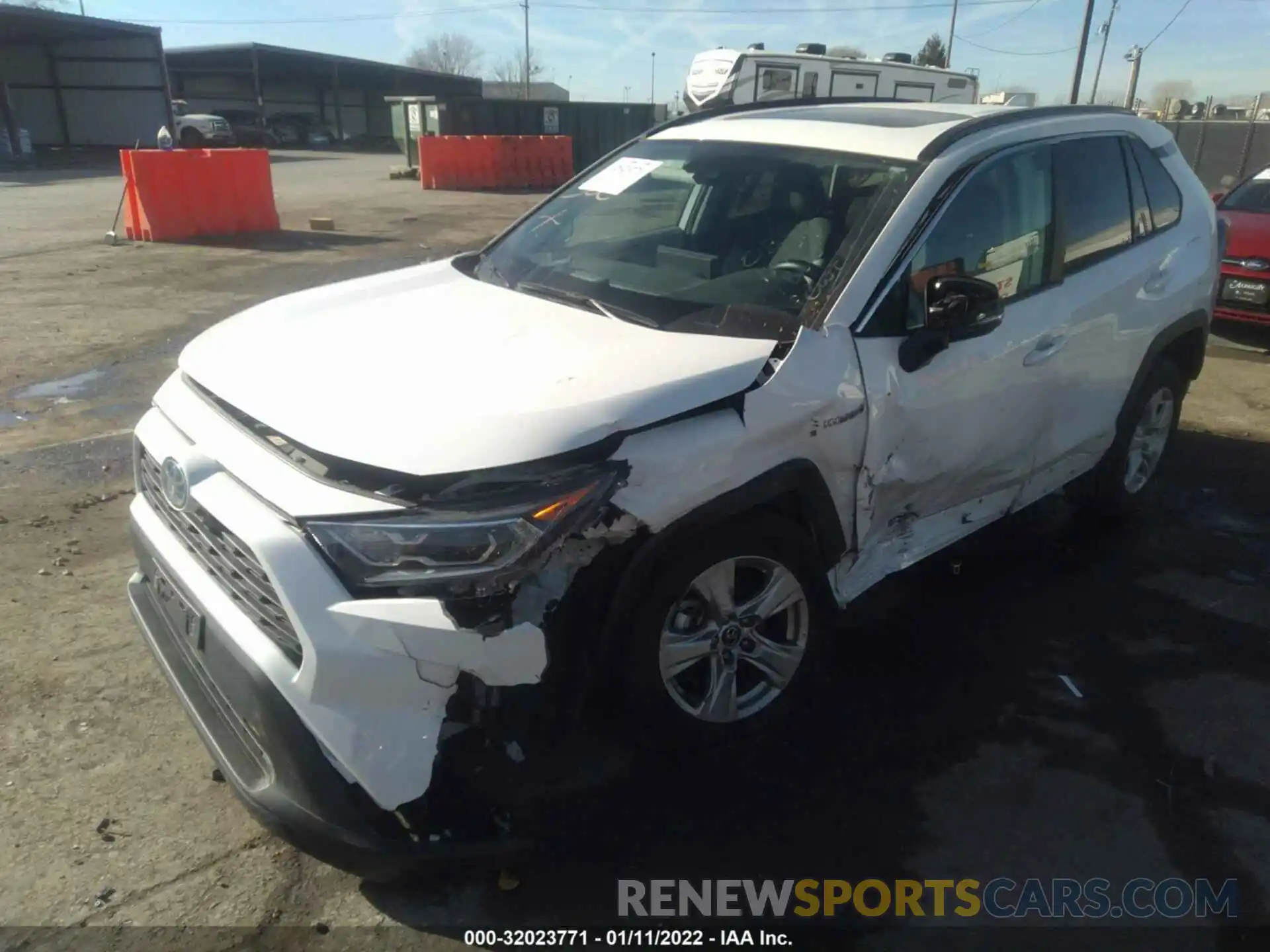 2 Photograph of a damaged car 2T3RWRFV5KW006324 TOYOTA RAV4 2019