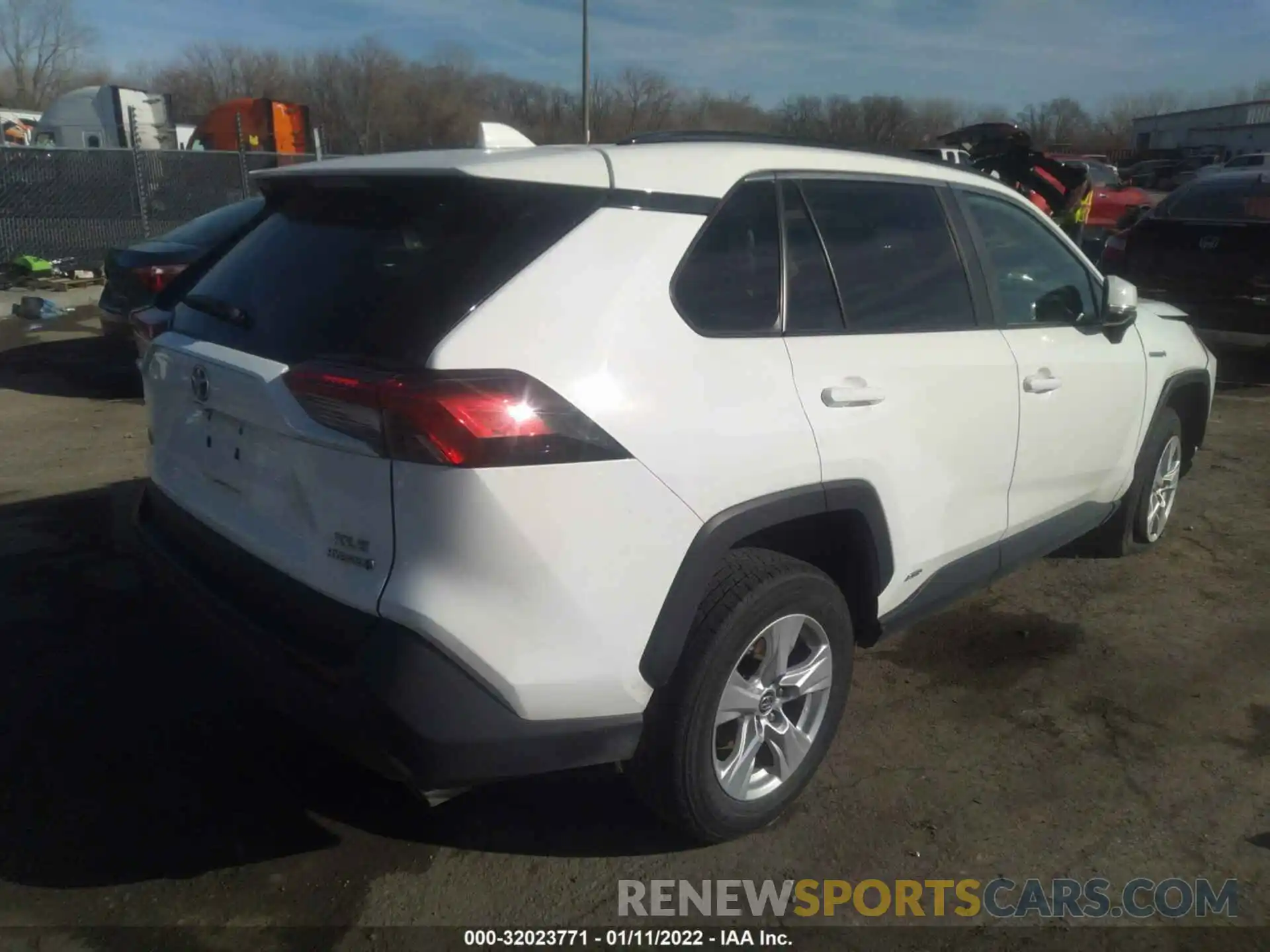 4 Photograph of a damaged car 2T3RWRFV5KW006324 TOYOTA RAV4 2019