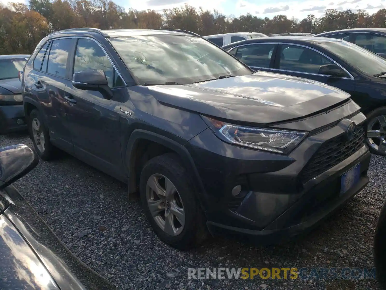 1 Photograph of a damaged car 2T3RWRFV5KW013824 TOYOTA RAV4 2019