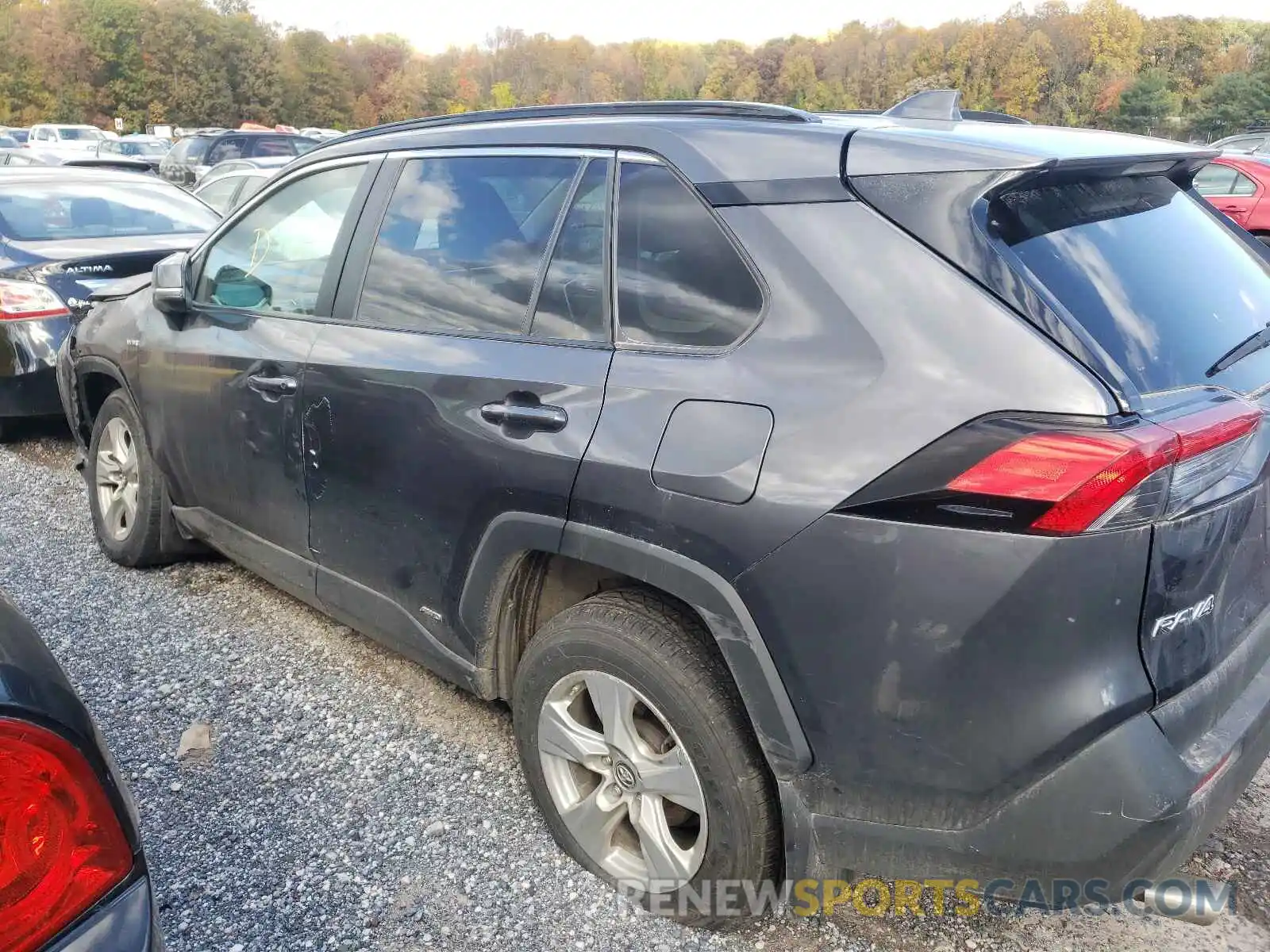 3 Photograph of a damaged car 2T3RWRFV5KW013824 TOYOTA RAV4 2019