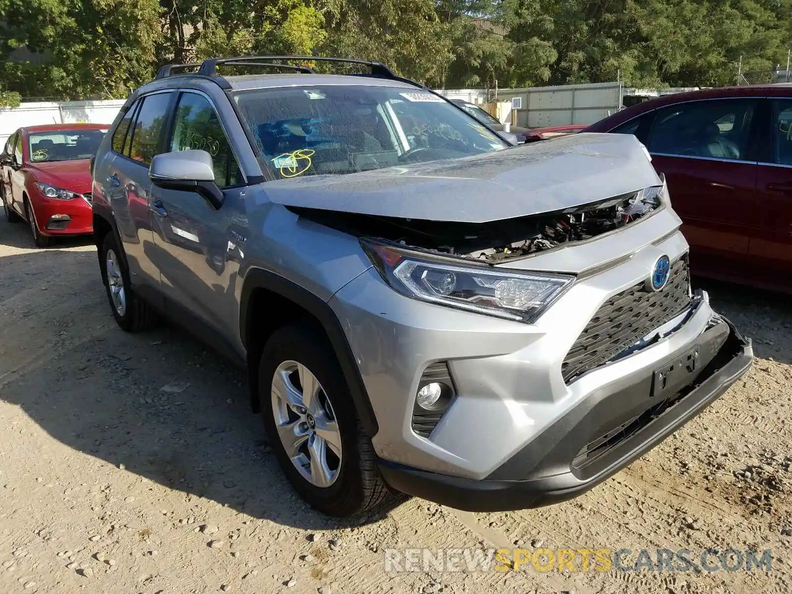 1 Photograph of a damaged car 2T3RWRFV5KW020451 TOYOTA RAV4 2019