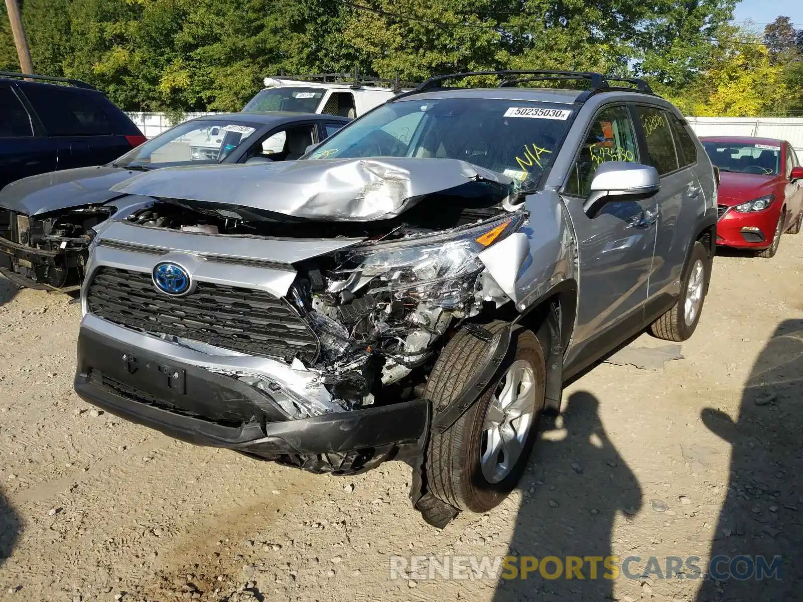 2 Photograph of a damaged car 2T3RWRFV5KW020451 TOYOTA RAV4 2019