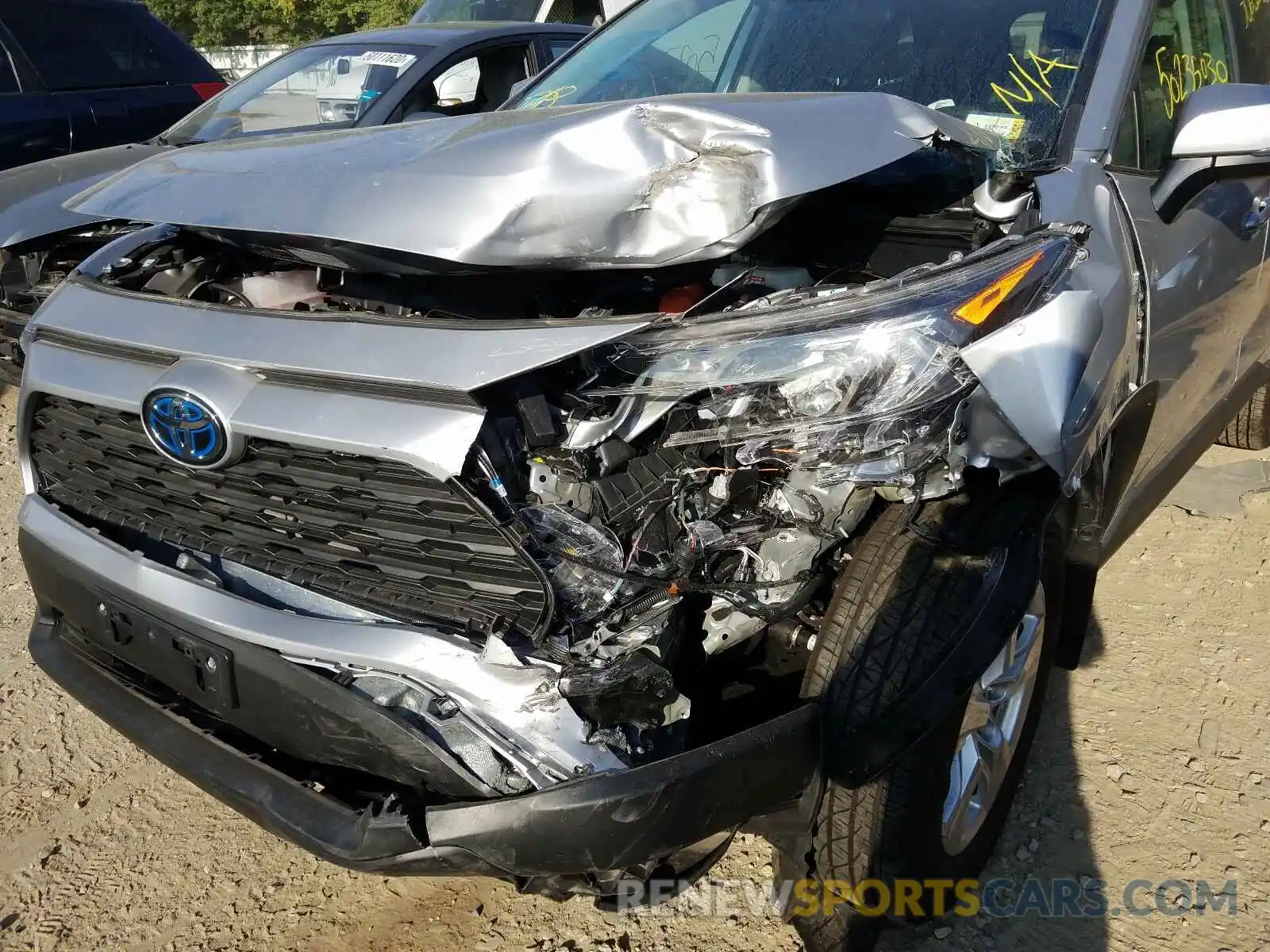 9 Photograph of a damaged car 2T3RWRFV5KW020451 TOYOTA RAV4 2019