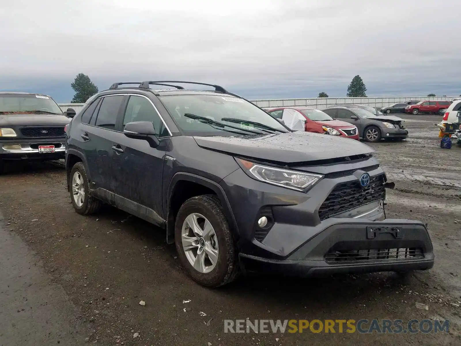 1 Photograph of a damaged car 2T3RWRFV5KW023043 TOYOTA RAV4 2019