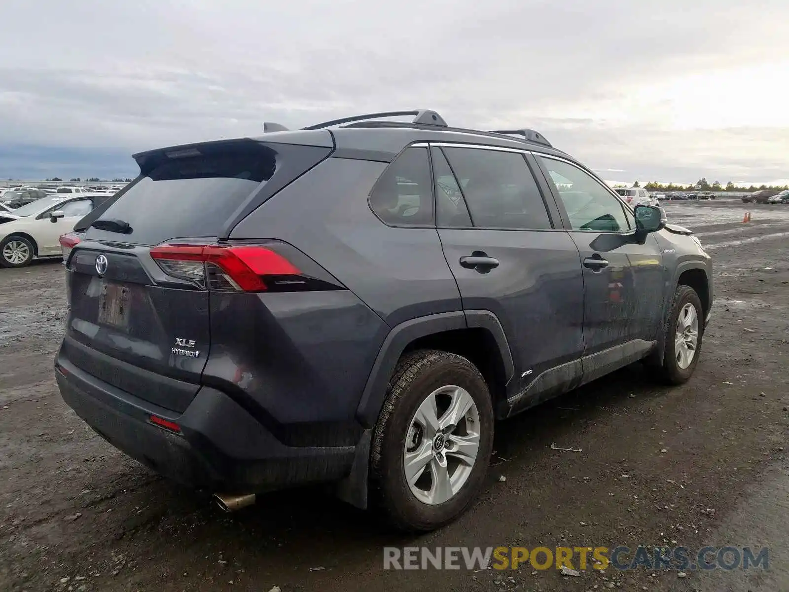 4 Photograph of a damaged car 2T3RWRFV5KW023043 TOYOTA RAV4 2019