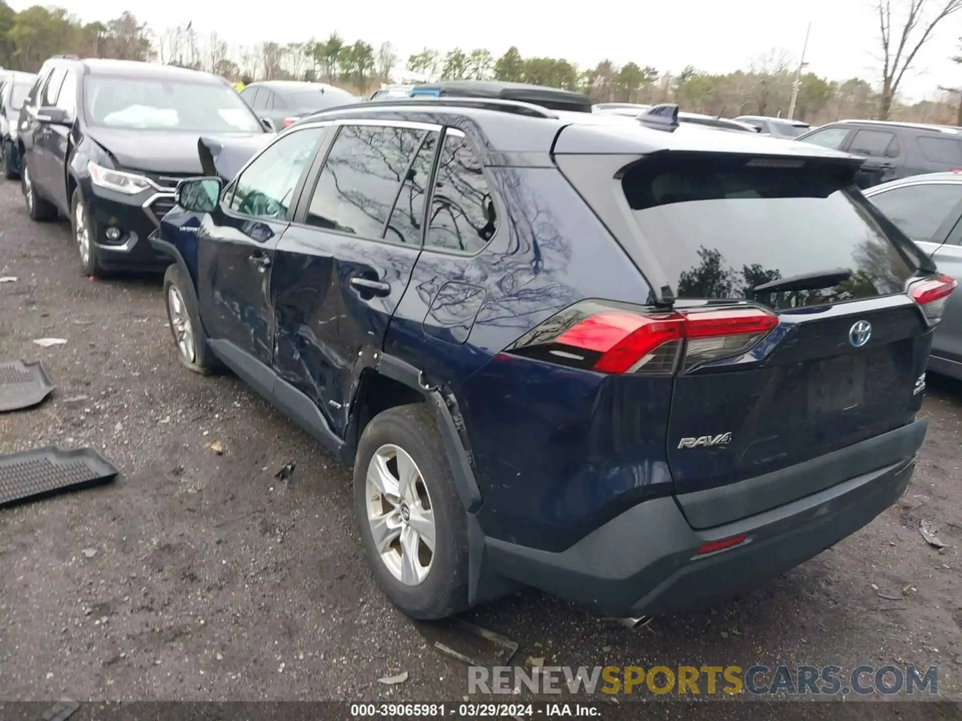 3 Photograph of a damaged car 2T3RWRFV5KW026458 TOYOTA RAV4 2019