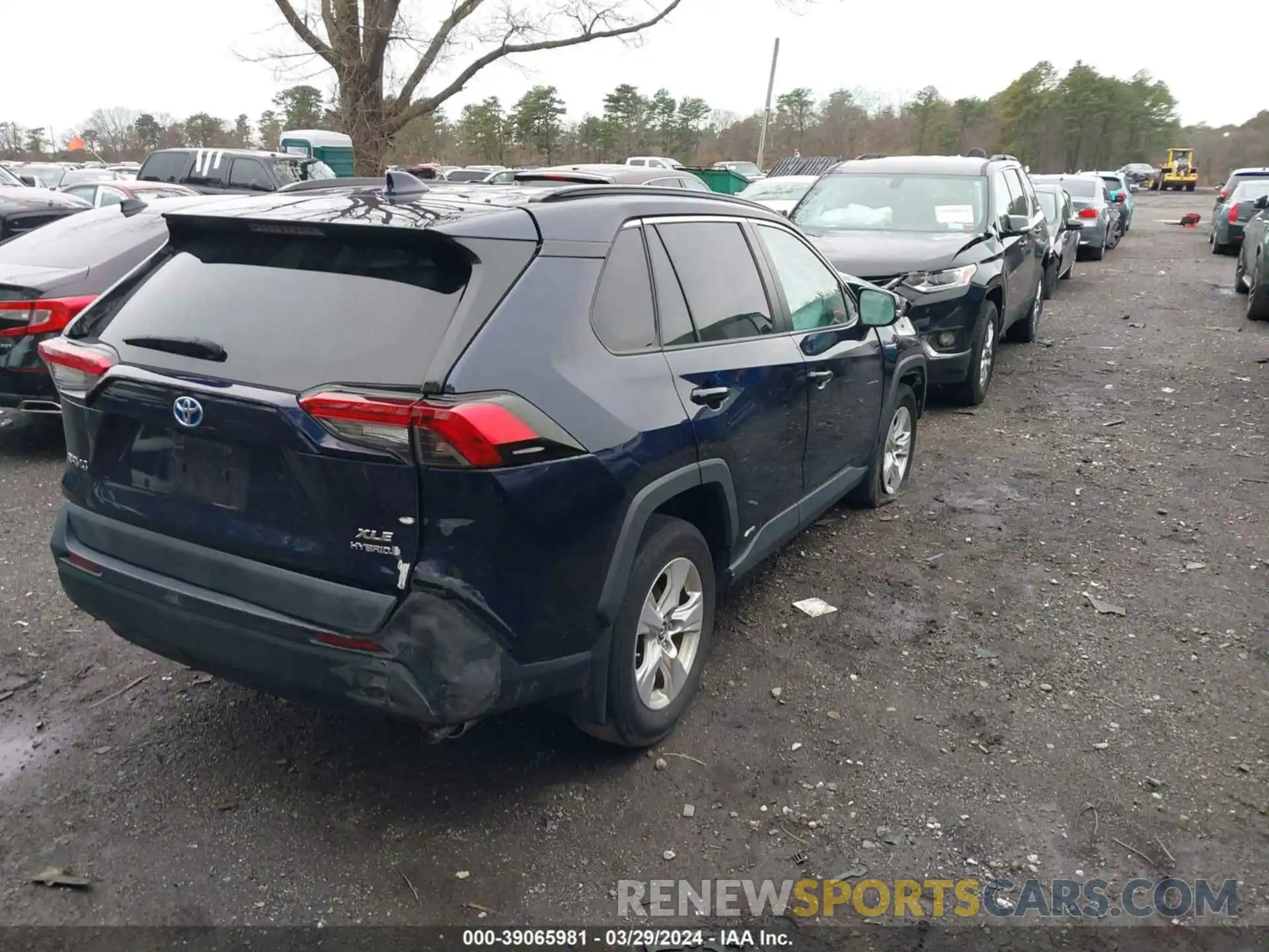 4 Photograph of a damaged car 2T3RWRFV5KW026458 TOYOTA RAV4 2019