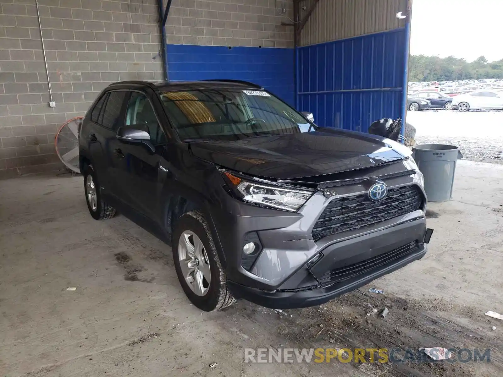 1 Photograph of a damaged car 2T3RWRFV5KW029165 TOYOTA RAV4 2019