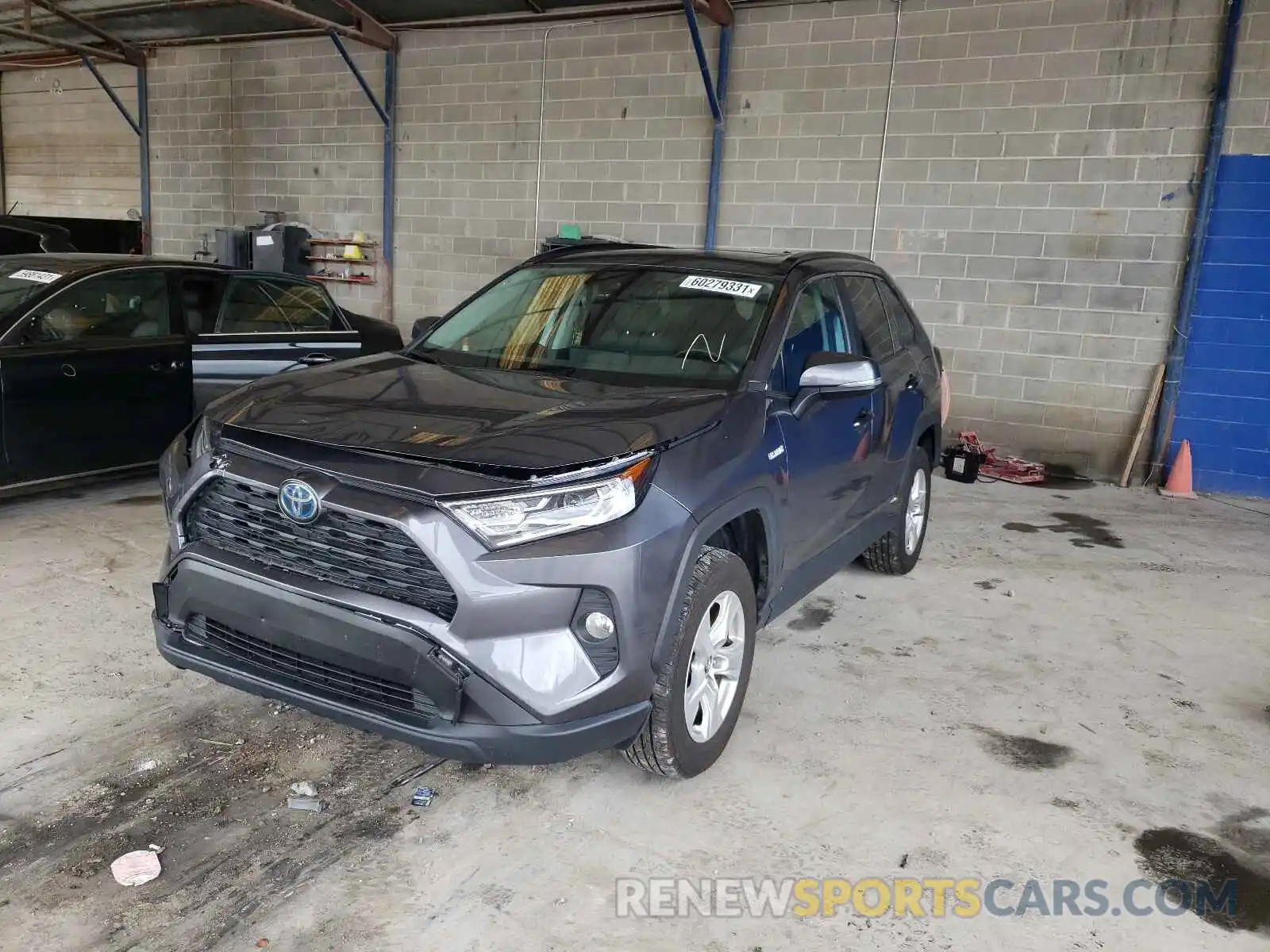 2 Photograph of a damaged car 2T3RWRFV5KW029165 TOYOTA RAV4 2019