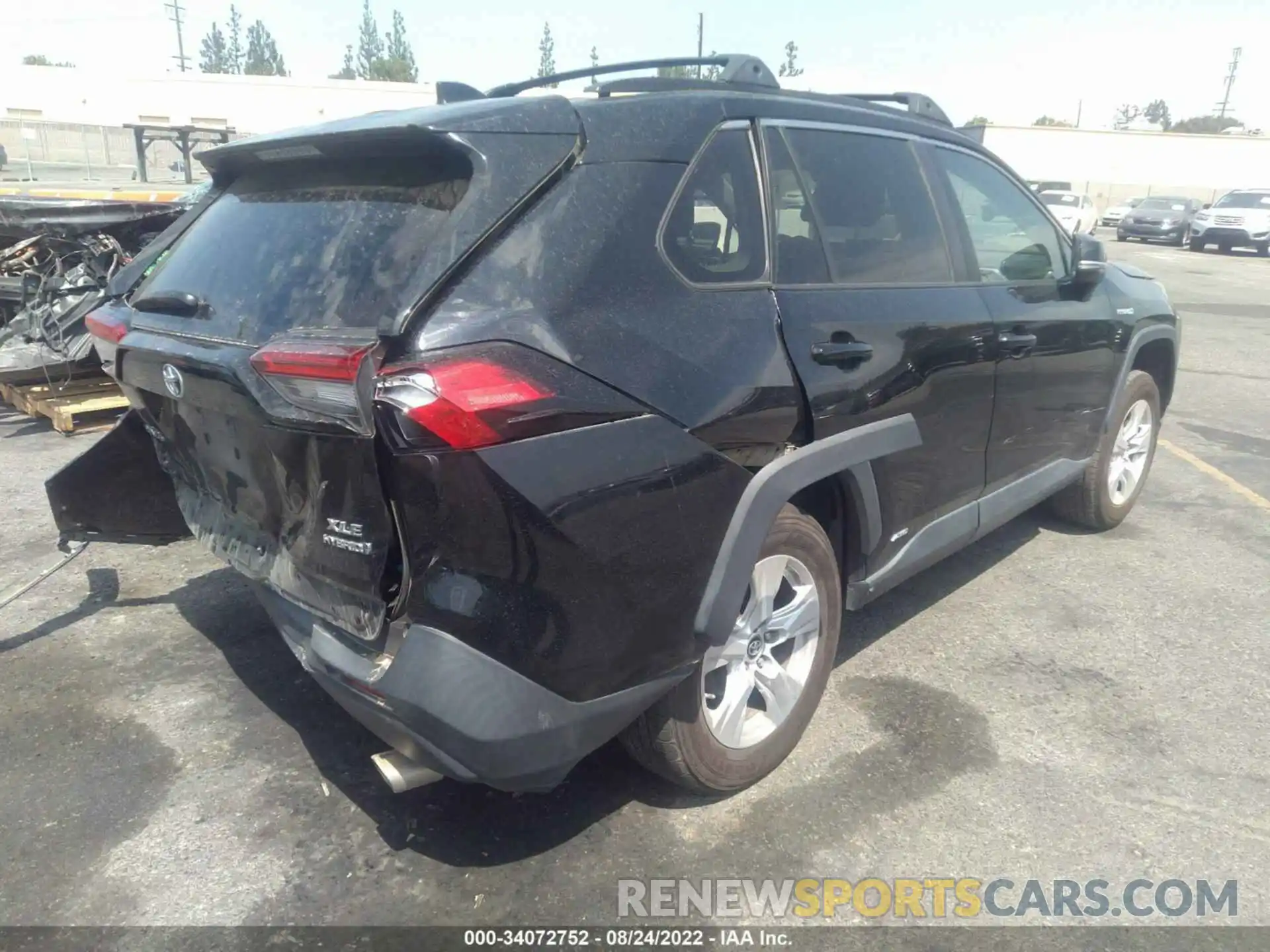 4 Photograph of a damaged car 2T3RWRFV5KW029389 TOYOTA RAV4 2019