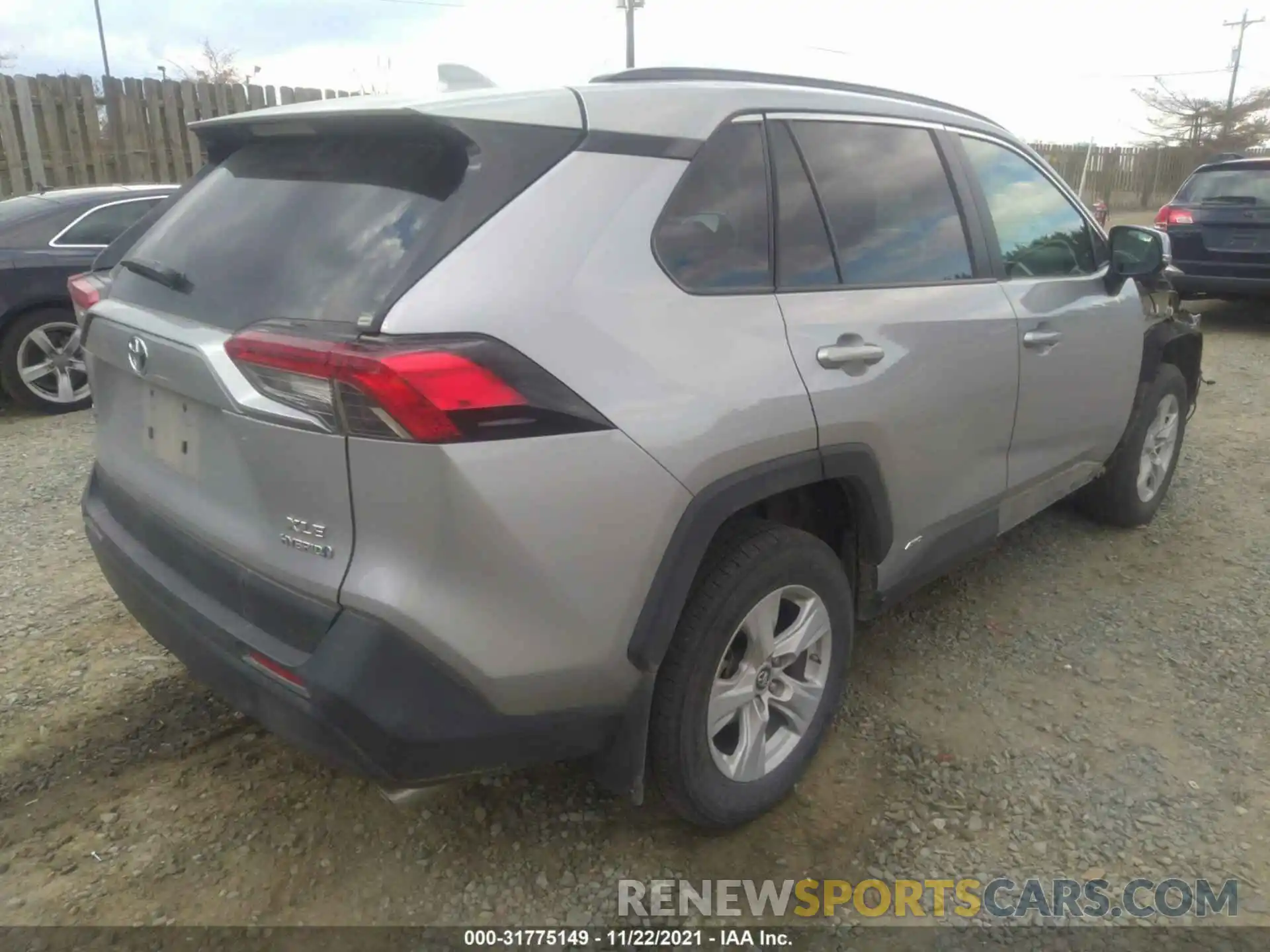 4 Photograph of a damaged car 2T3RWRFV5KW035564 TOYOTA RAV4 2019