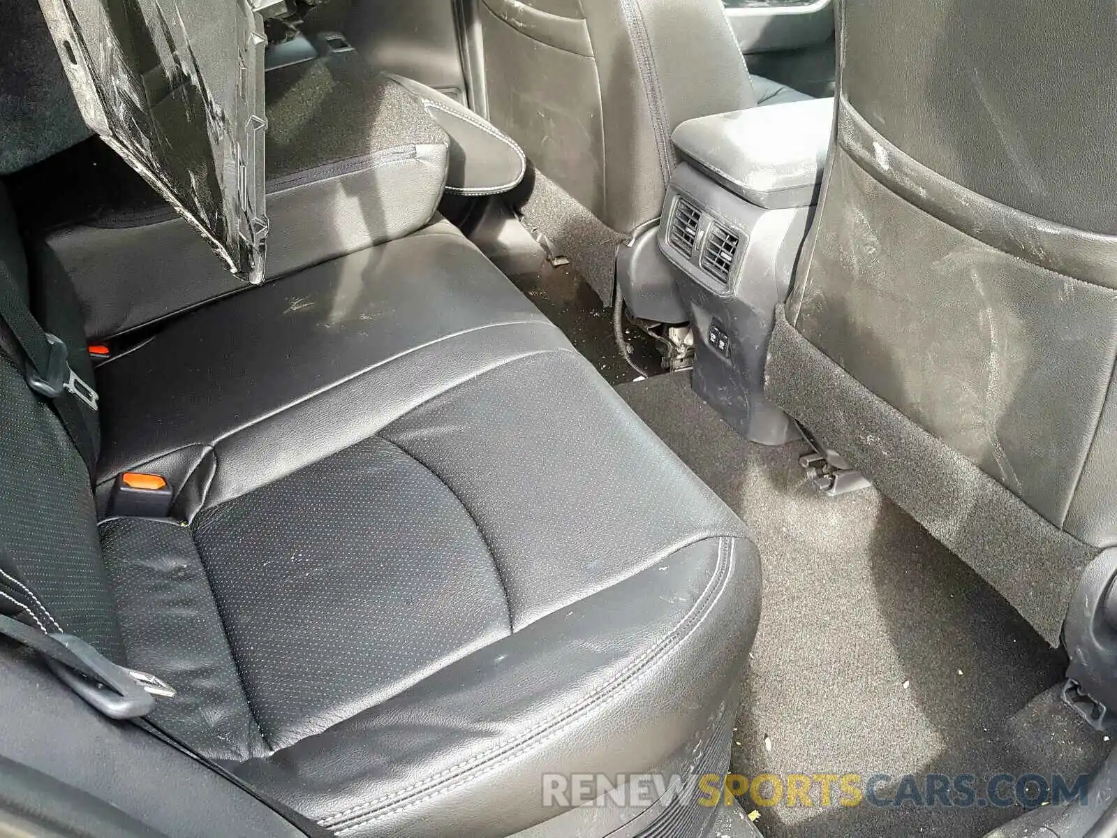 6 Photograph of a damaged car 2T3RWRFV5KW035757 TOYOTA RAV4 2019