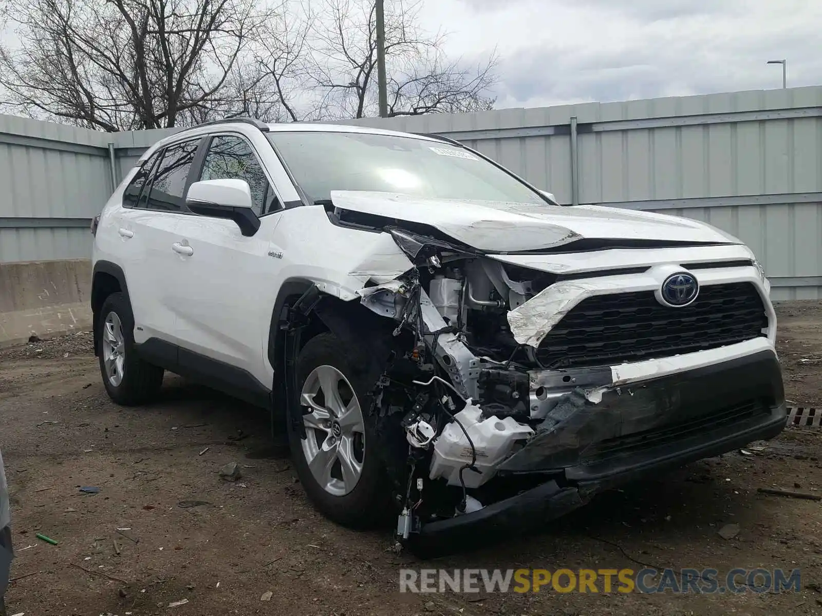 1 Photograph of a damaged car 2T3RWRFV5KW039923 TOYOTA RAV4 2019