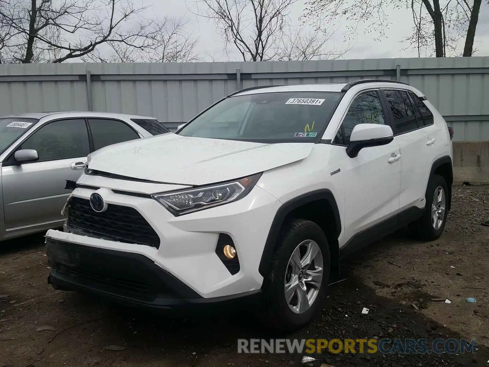 2 Photograph of a damaged car 2T3RWRFV5KW039923 TOYOTA RAV4 2019