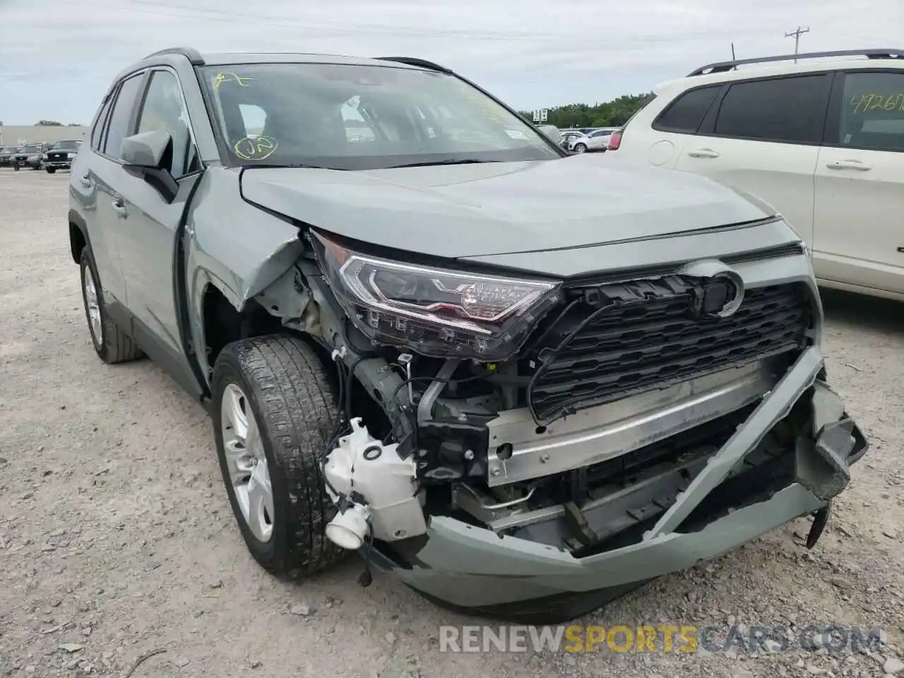 1 Photograph of a damaged car 2T3RWRFV5KW042028 TOYOTA RAV4 2019