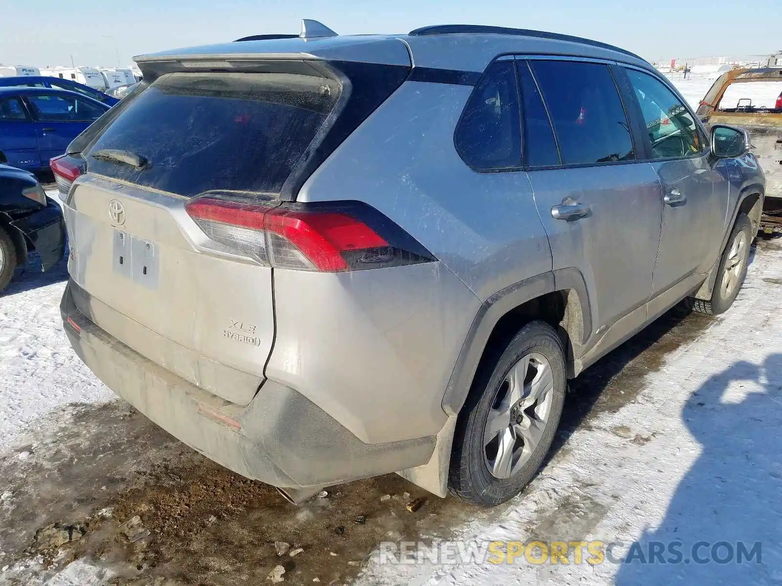 4 Photograph of a damaged car 2T3RWRFV6KW002900 TOYOTA RAV4 2019