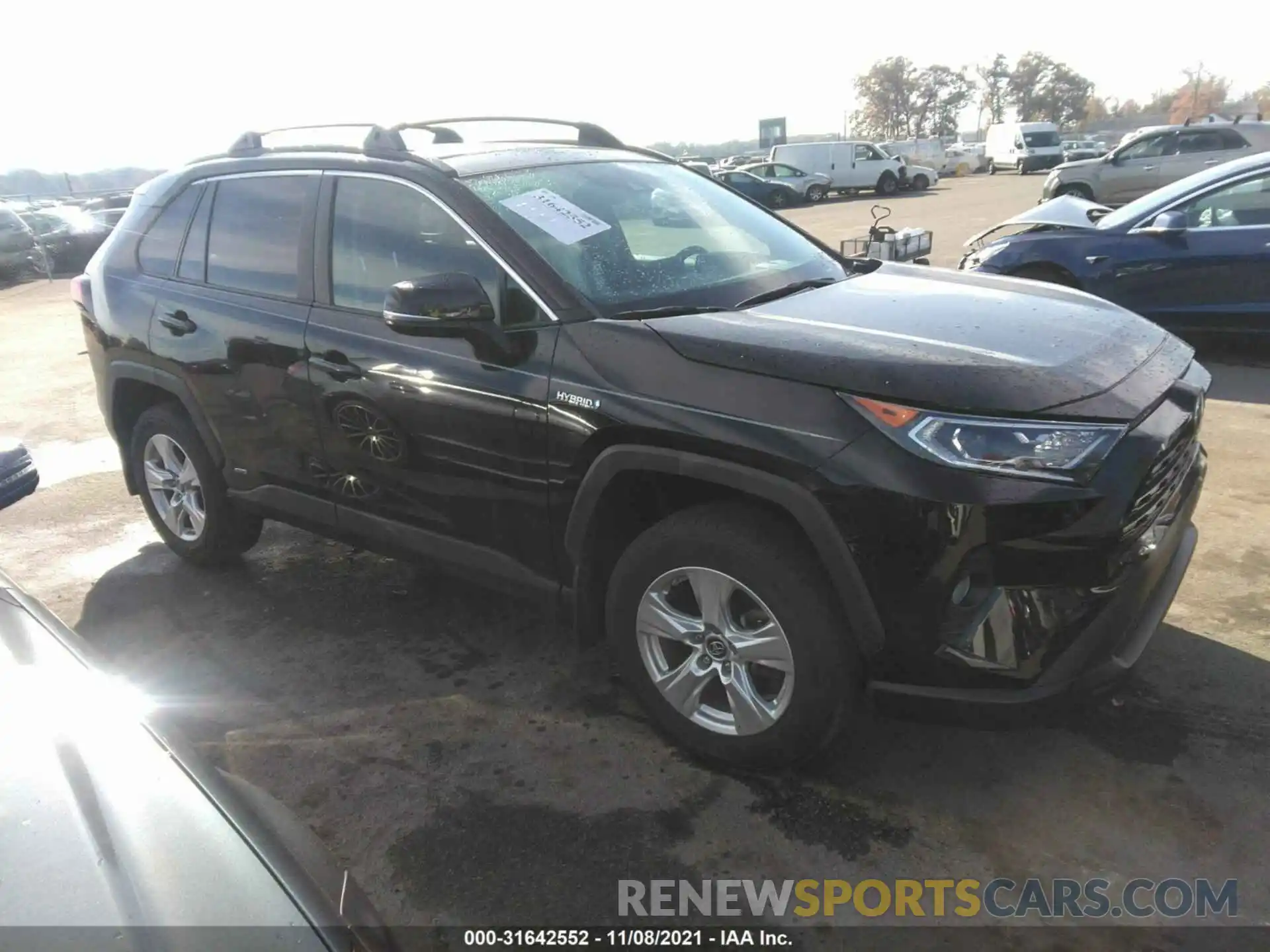 1 Photograph of a damaged car 2T3RWRFV6KW009846 TOYOTA RAV4 2019