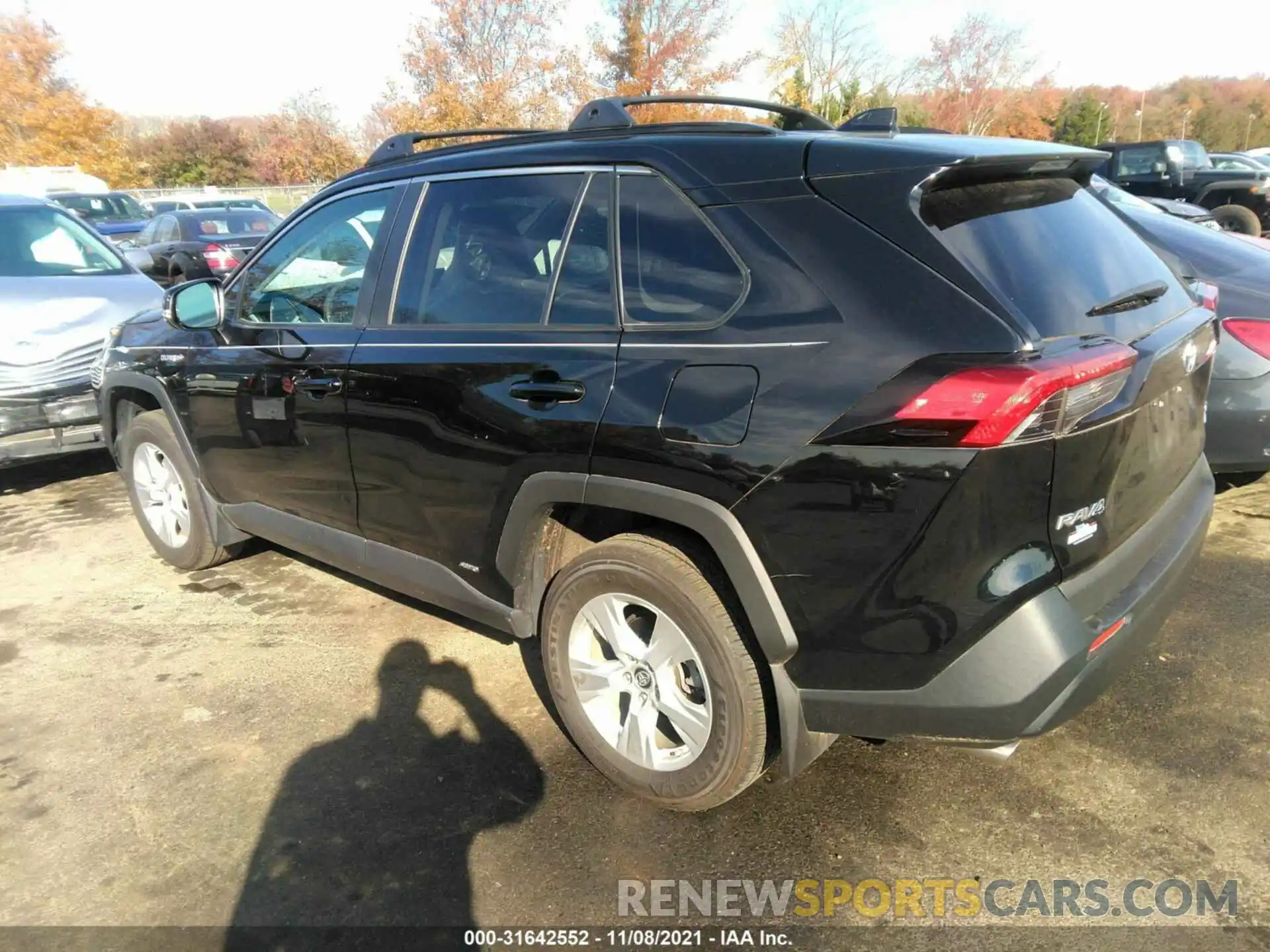 3 Photograph of a damaged car 2T3RWRFV6KW009846 TOYOTA RAV4 2019