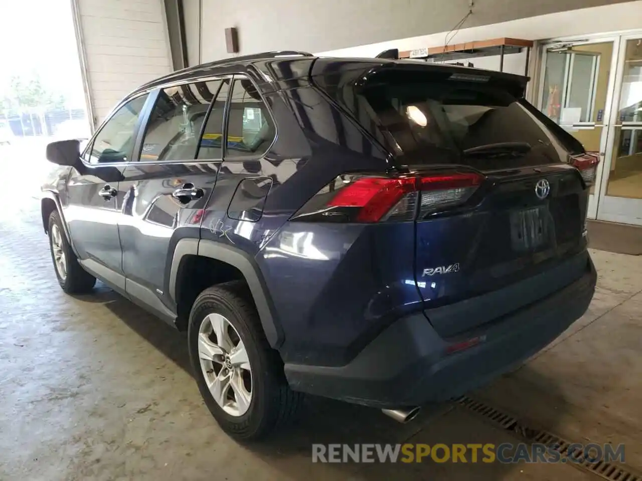 3 Photograph of a damaged car 2T3RWRFV6KW017509 TOYOTA RAV4 2019