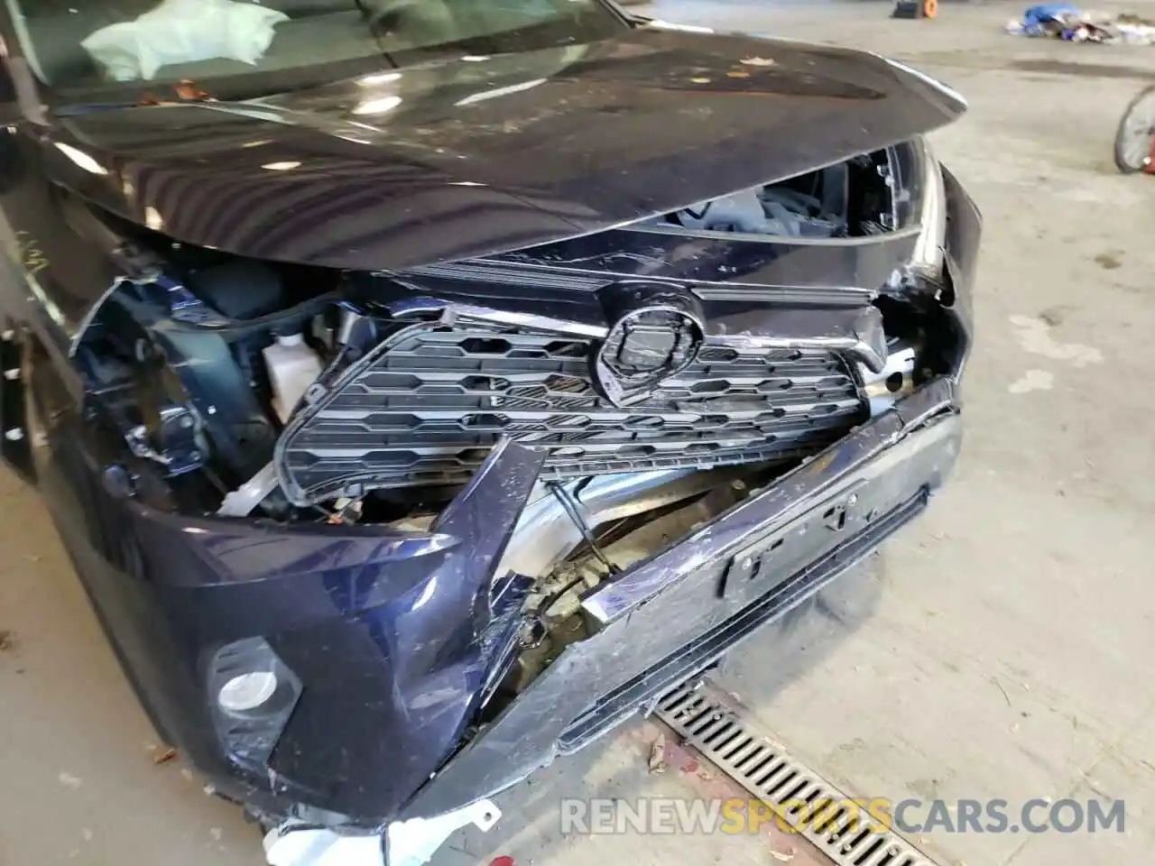 9 Photograph of a damaged car 2T3RWRFV6KW017509 TOYOTA RAV4 2019