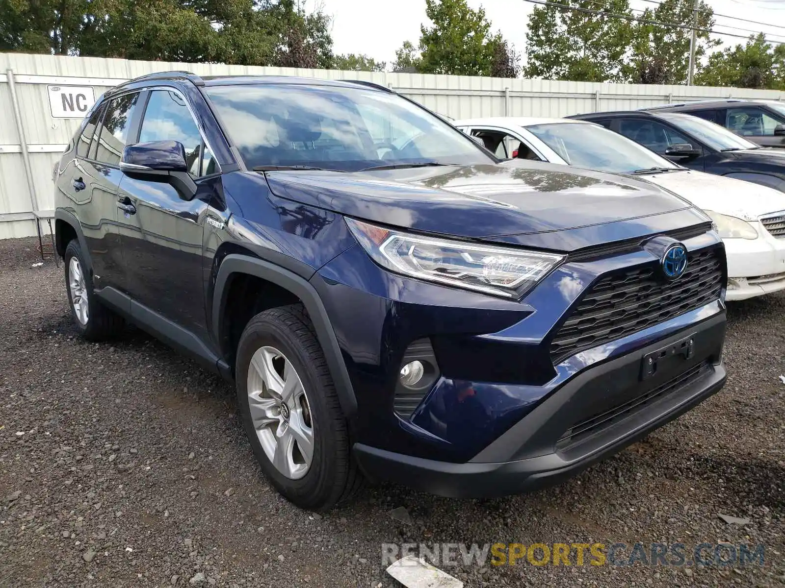 1 Photograph of a damaged car 2T3RWRFV6KW025335 TOYOTA RAV4 2019