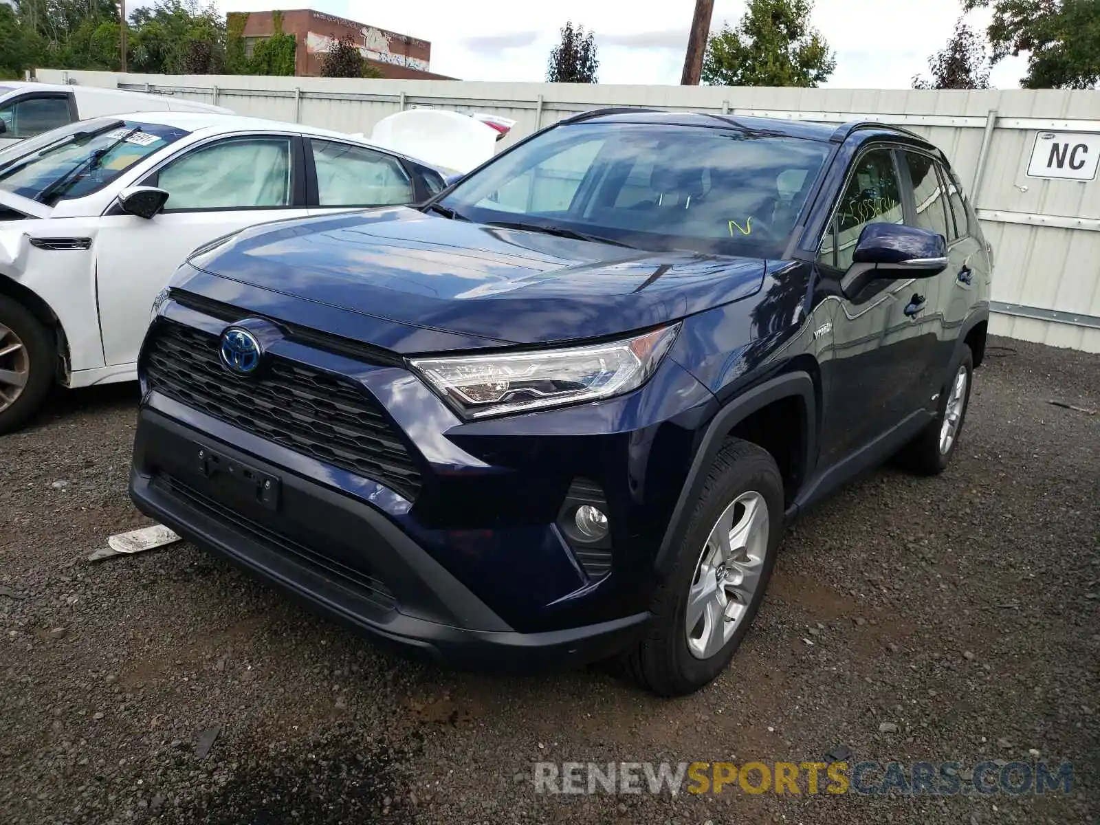 2 Photograph of a damaged car 2T3RWRFV6KW025335 TOYOTA RAV4 2019