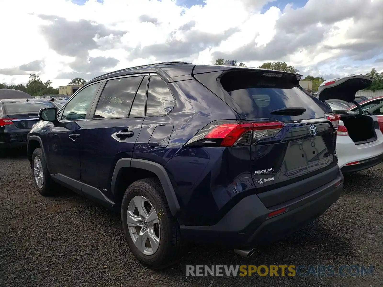 3 Photograph of a damaged car 2T3RWRFV6KW025335 TOYOTA RAV4 2019