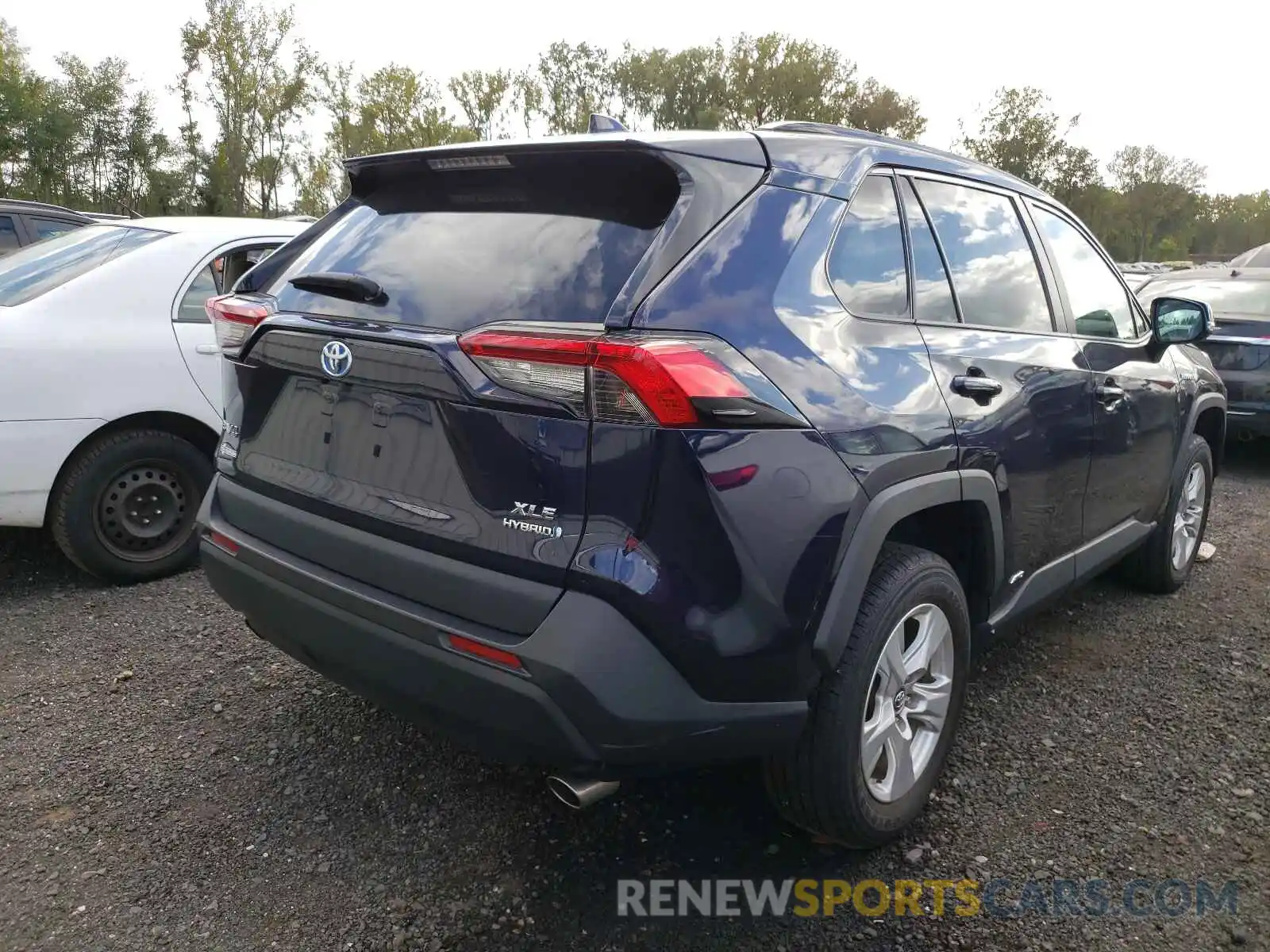 4 Photograph of a damaged car 2T3RWRFV6KW025335 TOYOTA RAV4 2019