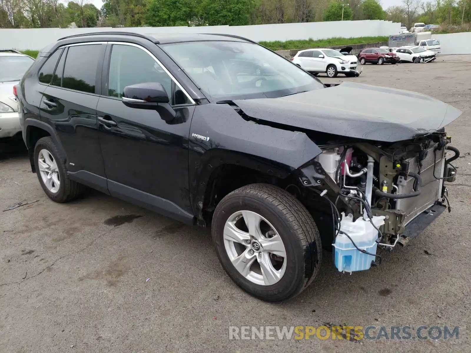 1 Photograph of a damaged car 2T3RWRFV6KW037677 TOYOTA RAV4 2019