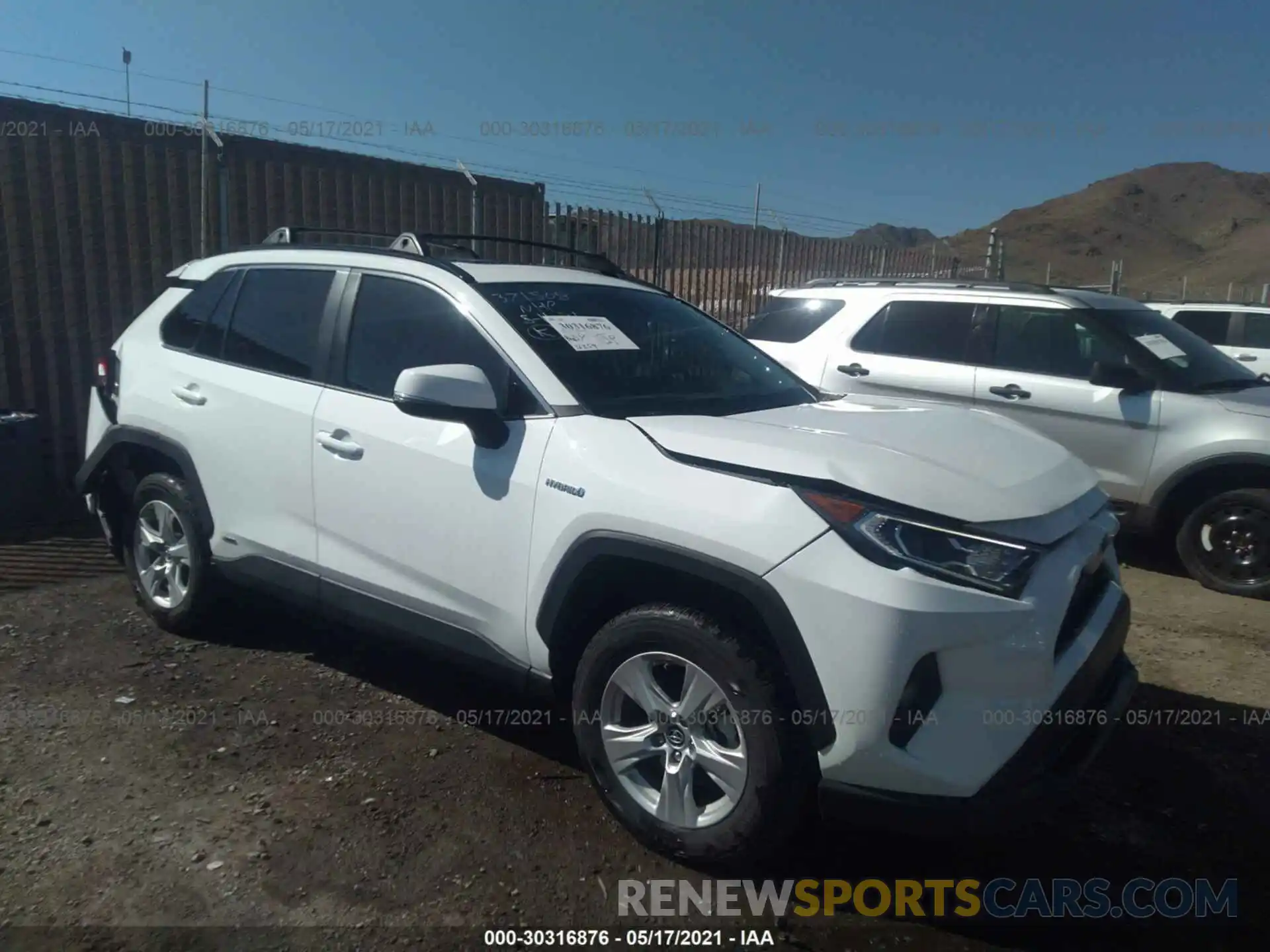 1 Photograph of a damaged car 2T3RWRFV7KW004395 TOYOTA RAV4 2019