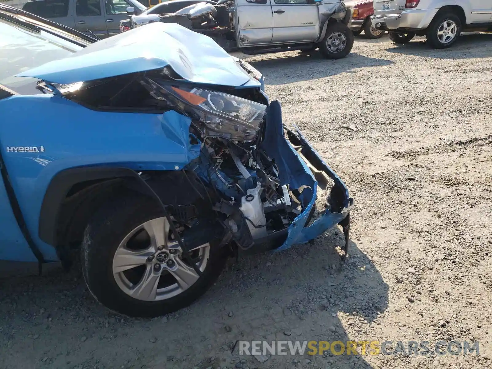 9 Photograph of a damaged car 2T3RWRFV7KW016546 TOYOTA RAV4 2019