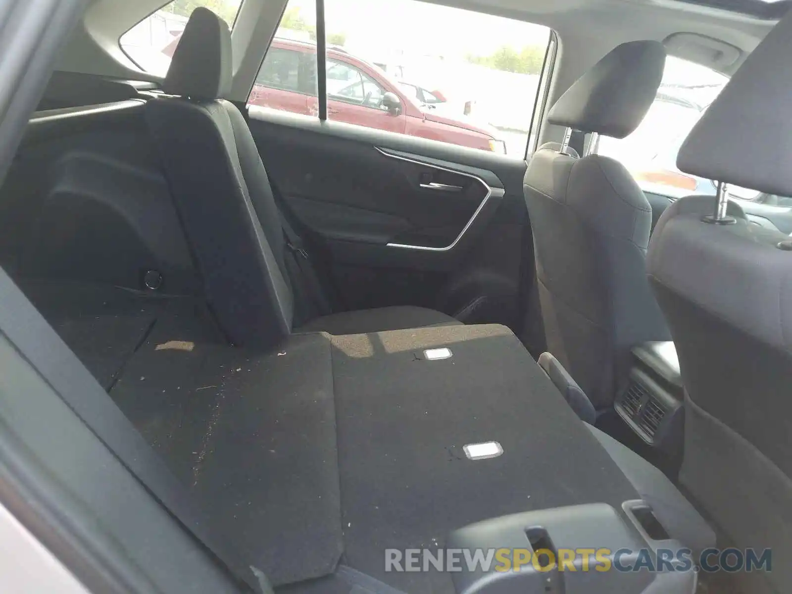 6 Photograph of a damaged car 2T3RWRFV7KW022931 TOYOTA RAV4 2019