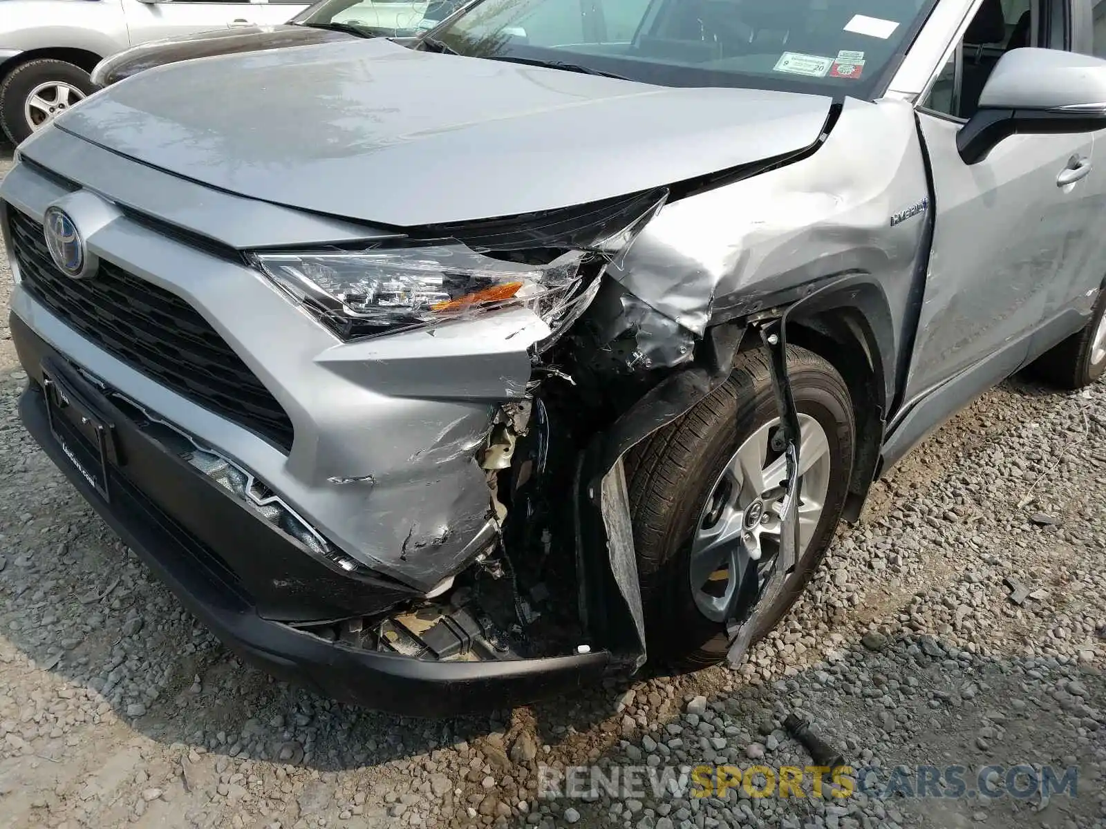 9 Photograph of a damaged car 2T3RWRFV7KW022931 TOYOTA RAV4 2019