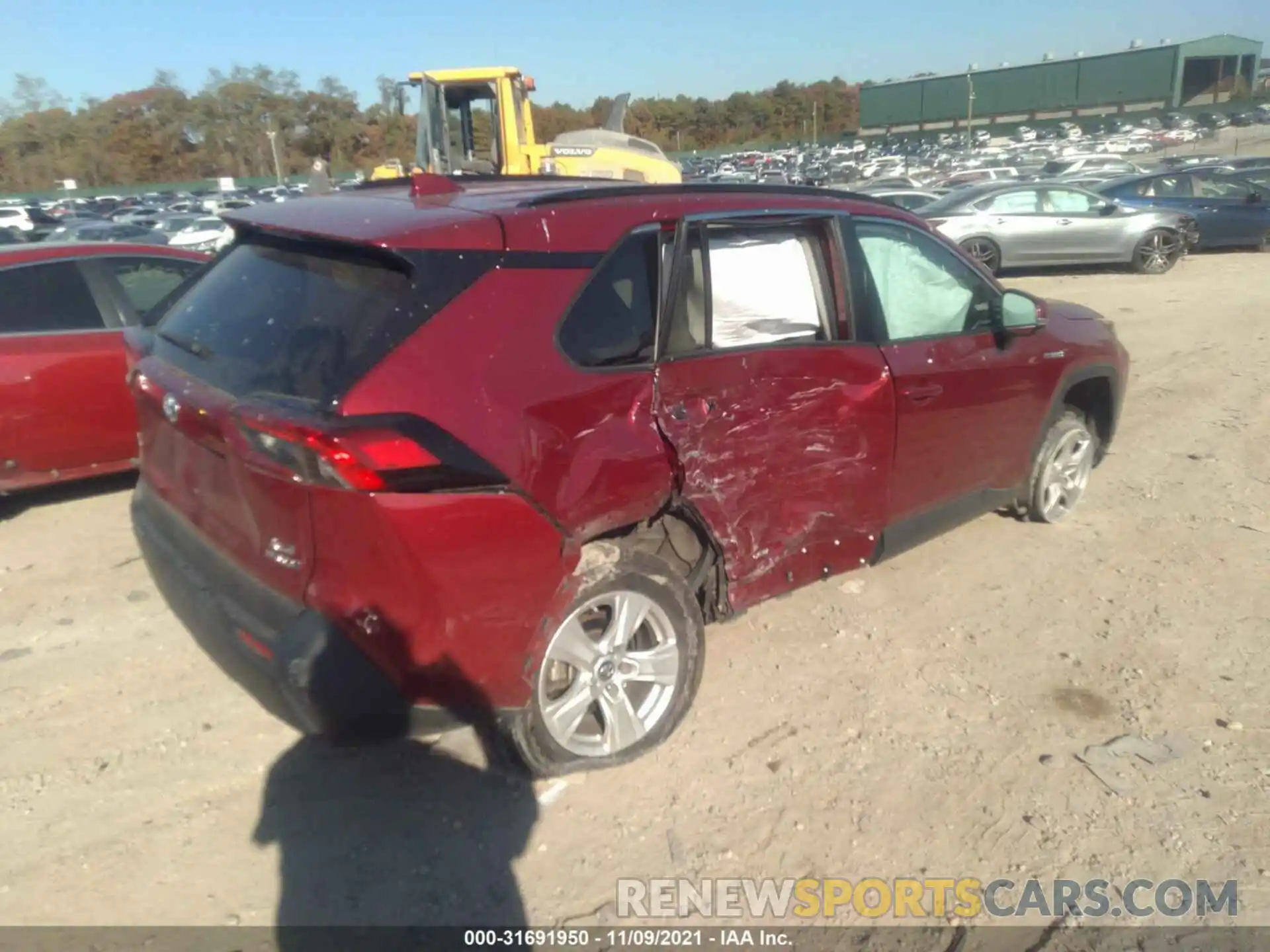 4 Photograph of a damaged car 2T3RWRFV7KW025490 TOYOTA RAV4 2019