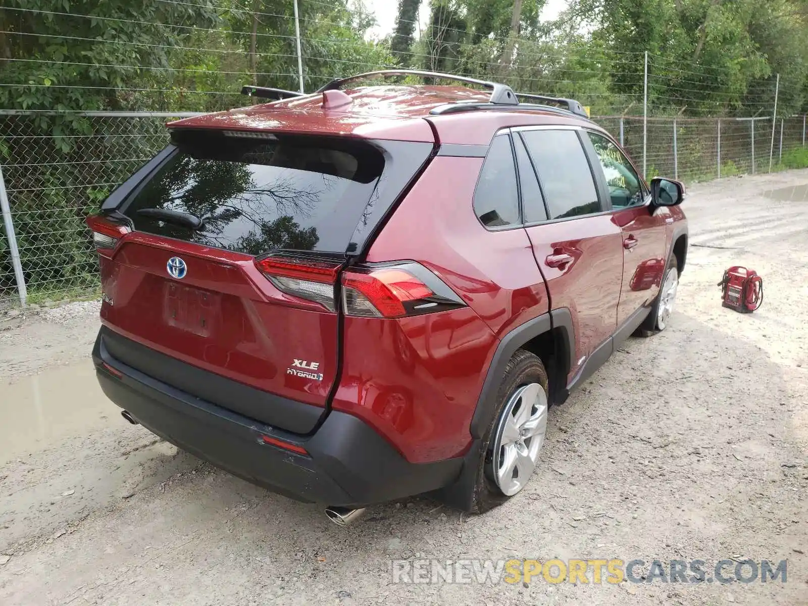 4 Photograph of a damaged car 2T3RWRFV7KW027367 TOYOTA RAV4 2019