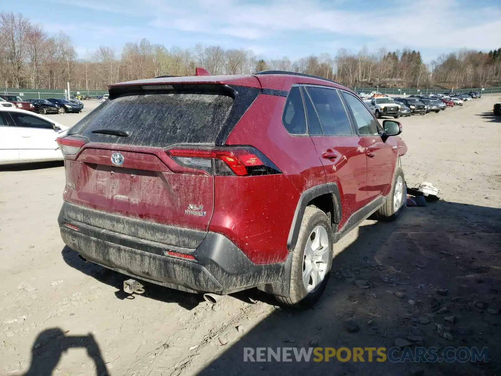 4 Photograph of a damaged car 2T3RWRFV7KW041043 TOYOTA RAV4 2019