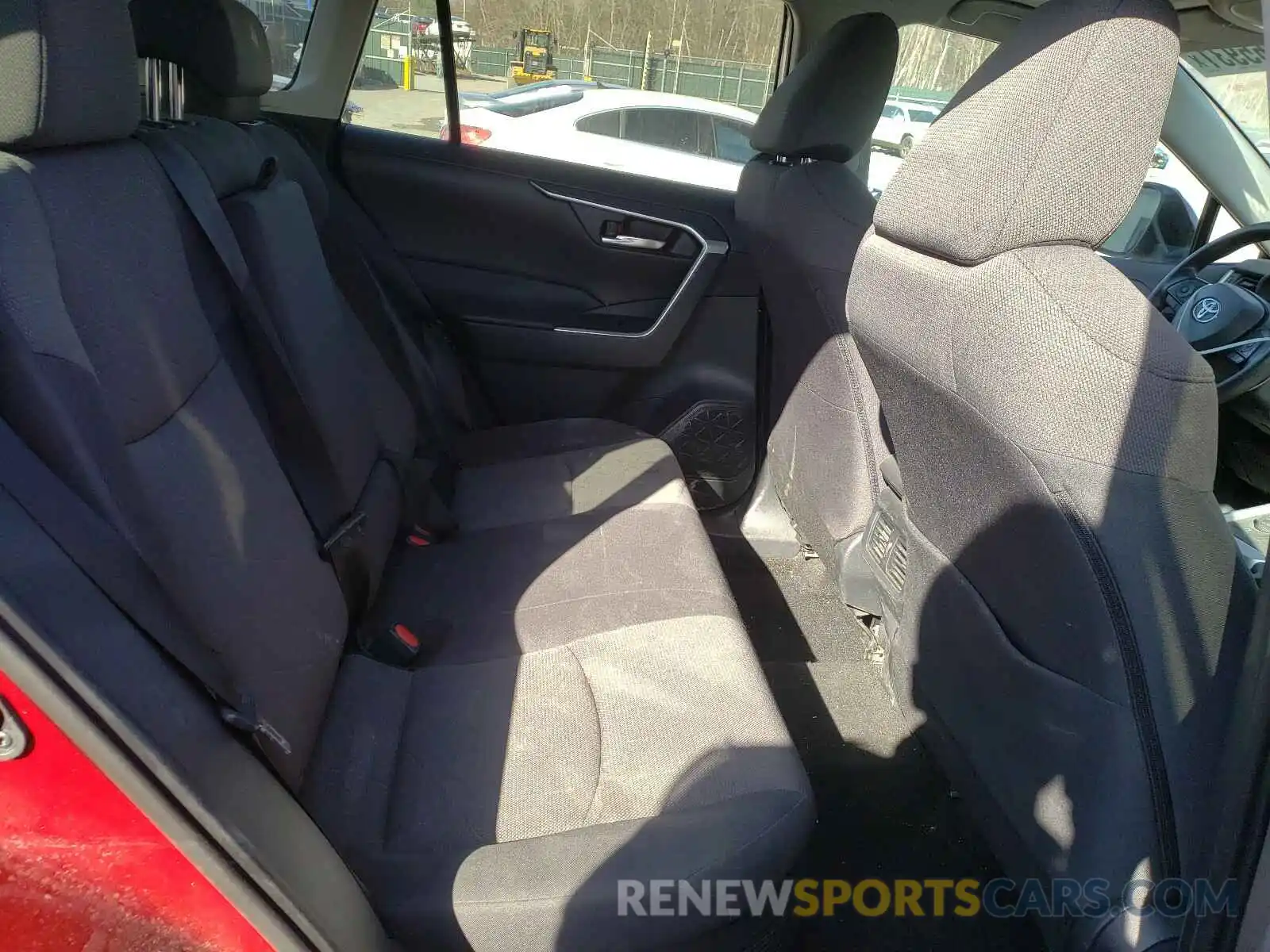 6 Photograph of a damaged car 2T3RWRFV7KW041043 TOYOTA RAV4 2019