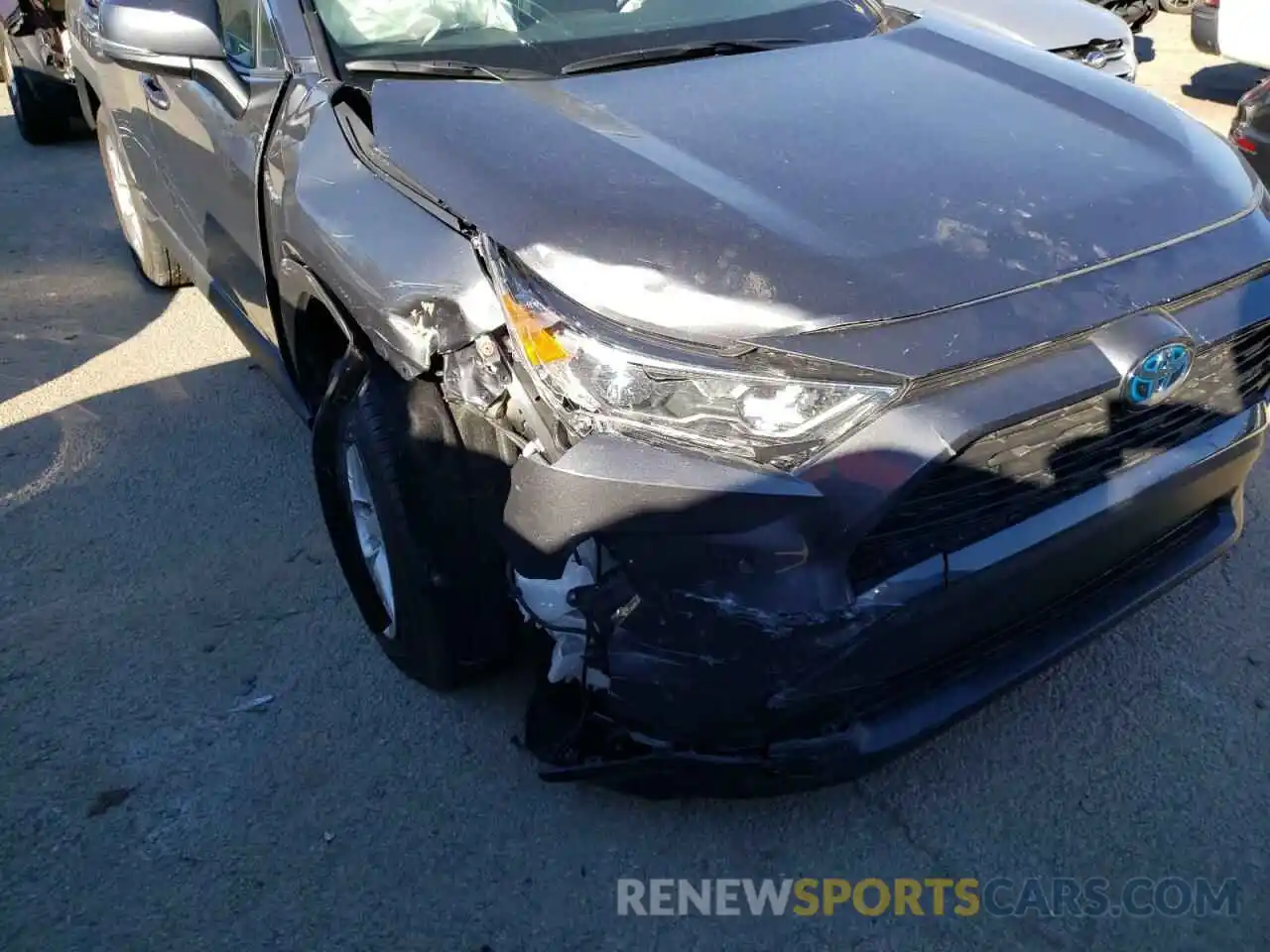 9 Photograph of a damaged car 2T3RWRFV7KW044380 TOYOTA RAV4 2019