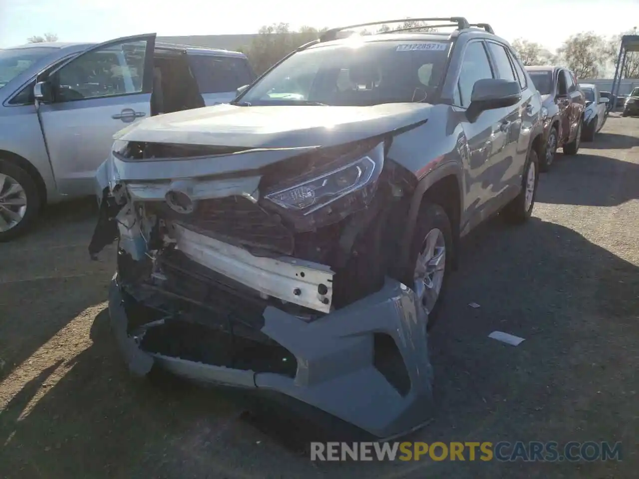 2 Photograph of a damaged car 2T3RWRFV8KW018645 TOYOTA RAV4 2019