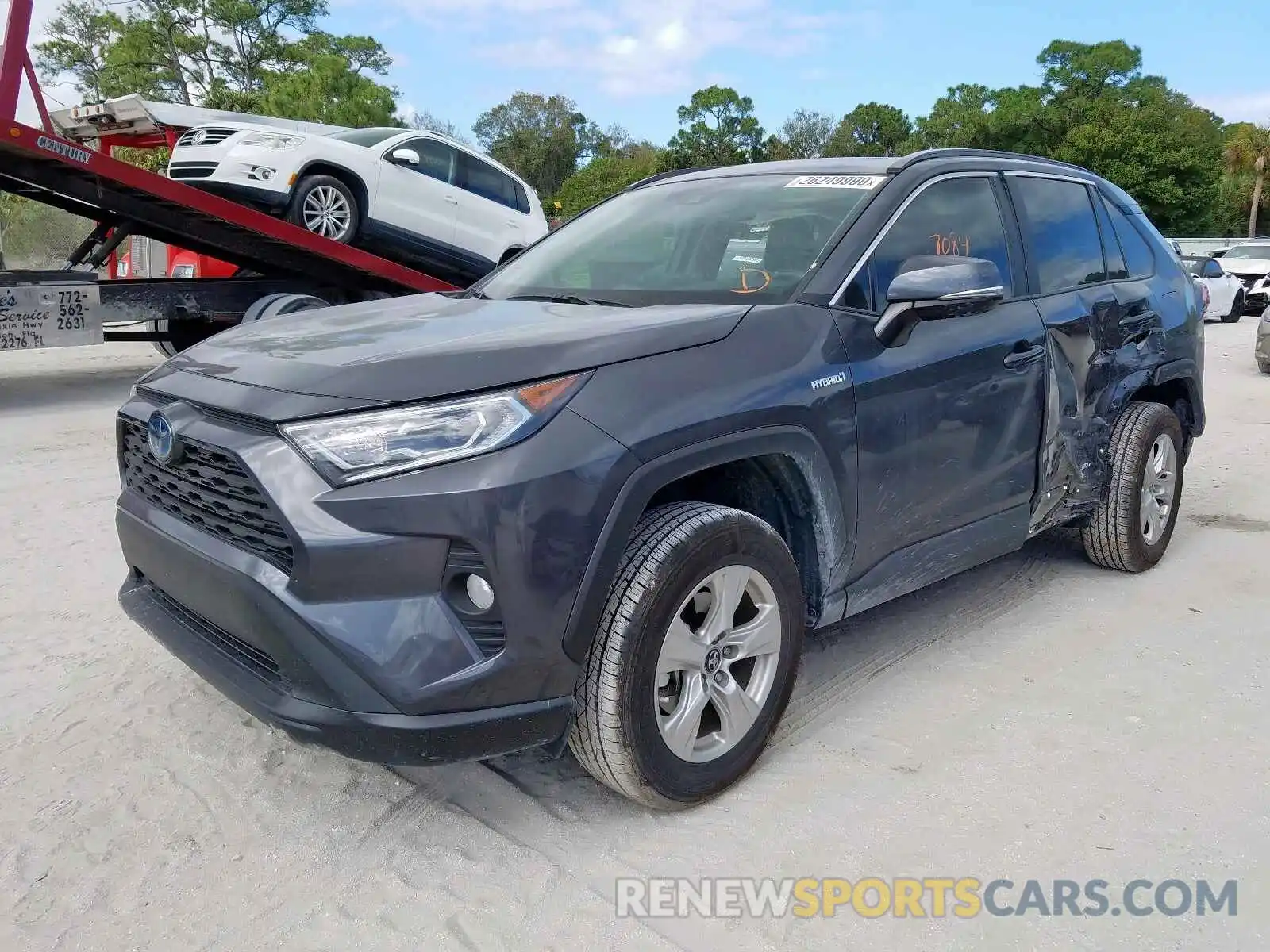 2 Photograph of a damaged car 2T3RWRFV8KW019567 TOYOTA RAV4 2019