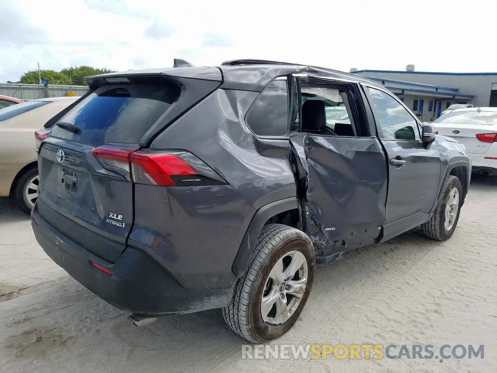 4 Photograph of a damaged car 2T3RWRFV8KW019567 TOYOTA RAV4 2019