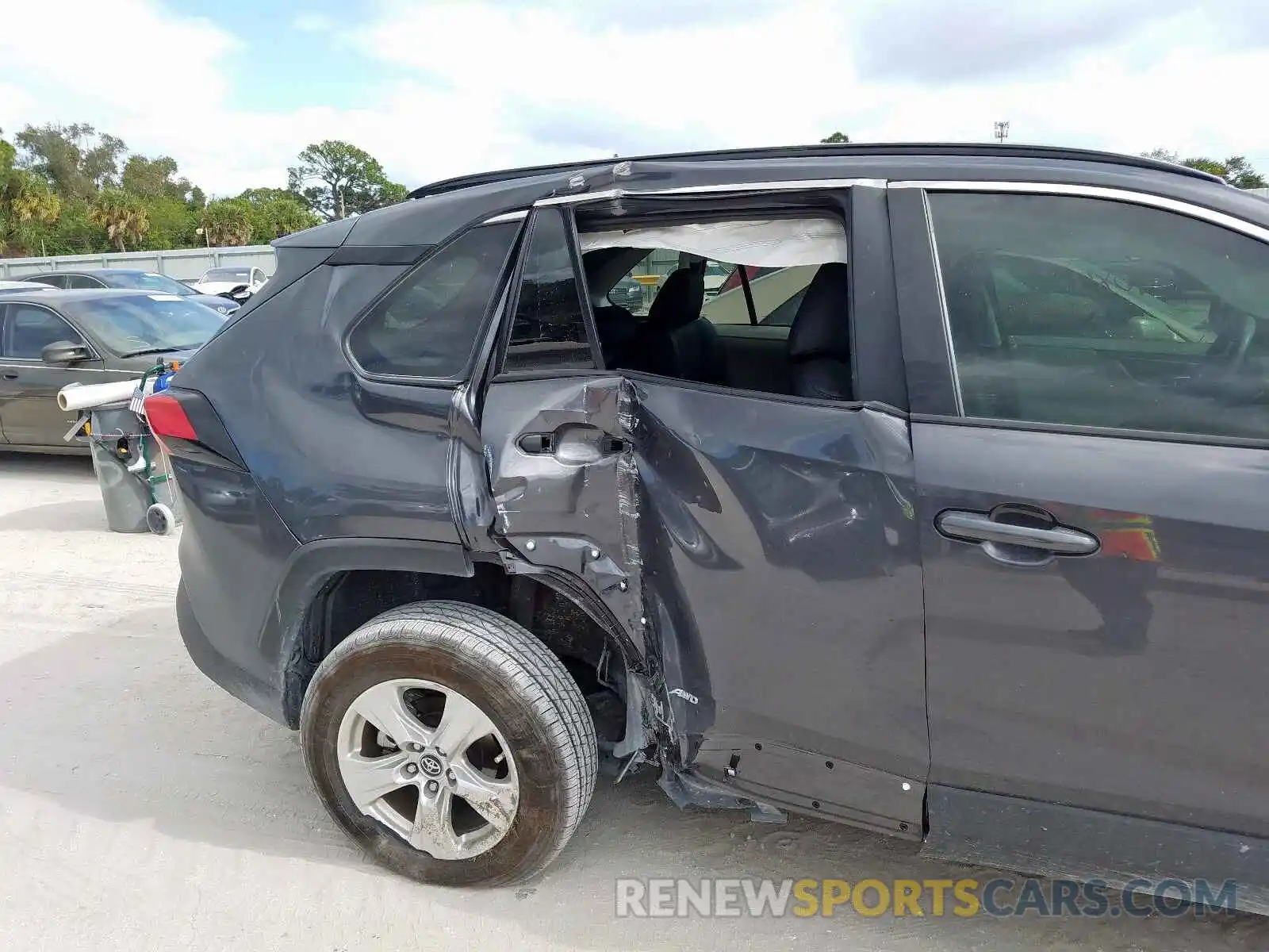 9 Photograph of a damaged car 2T3RWRFV8KW019567 TOYOTA RAV4 2019