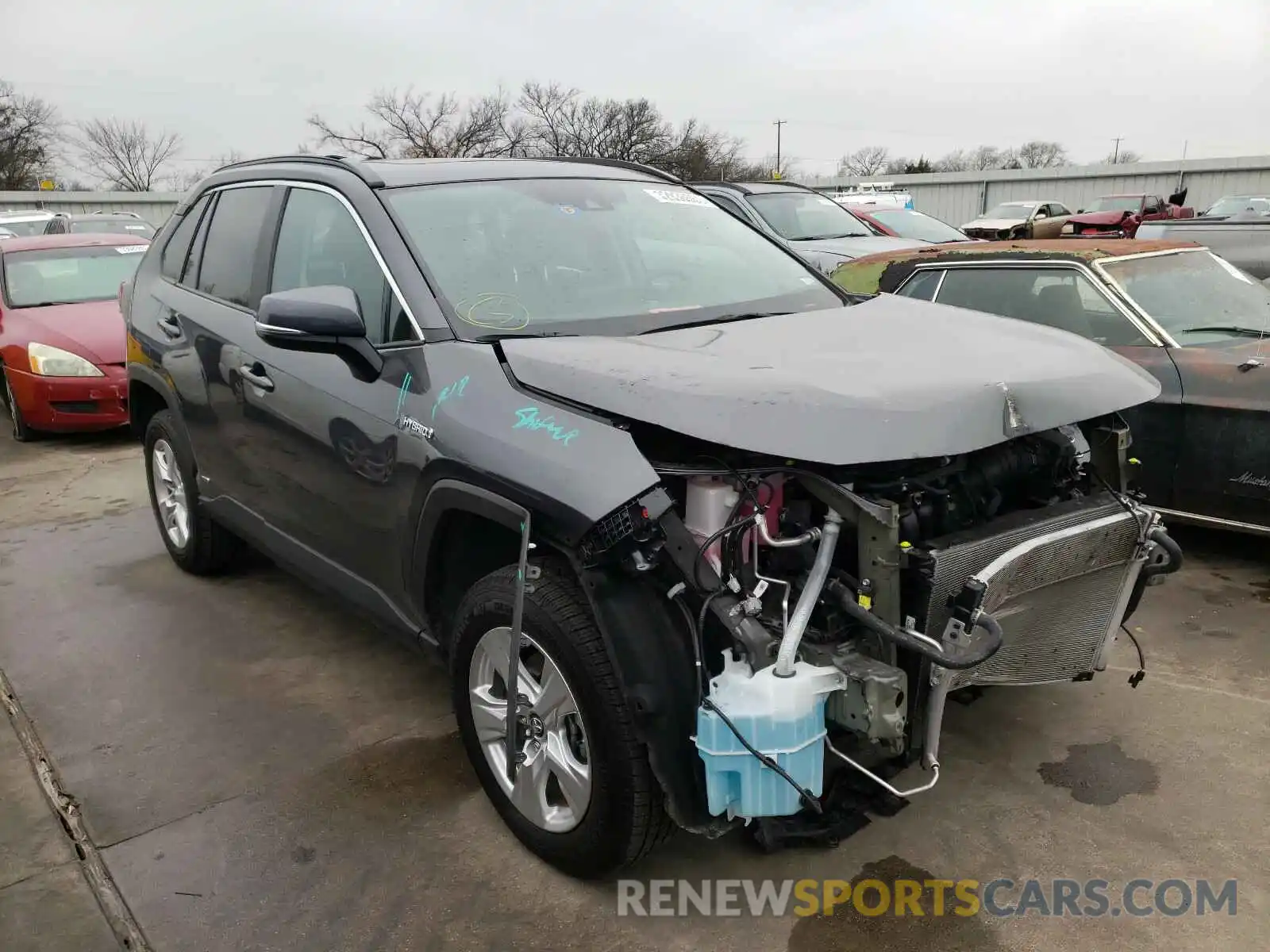 1 Photograph of a damaged car 2T3RWRFV8KW021111 TOYOTA RAV4 2019