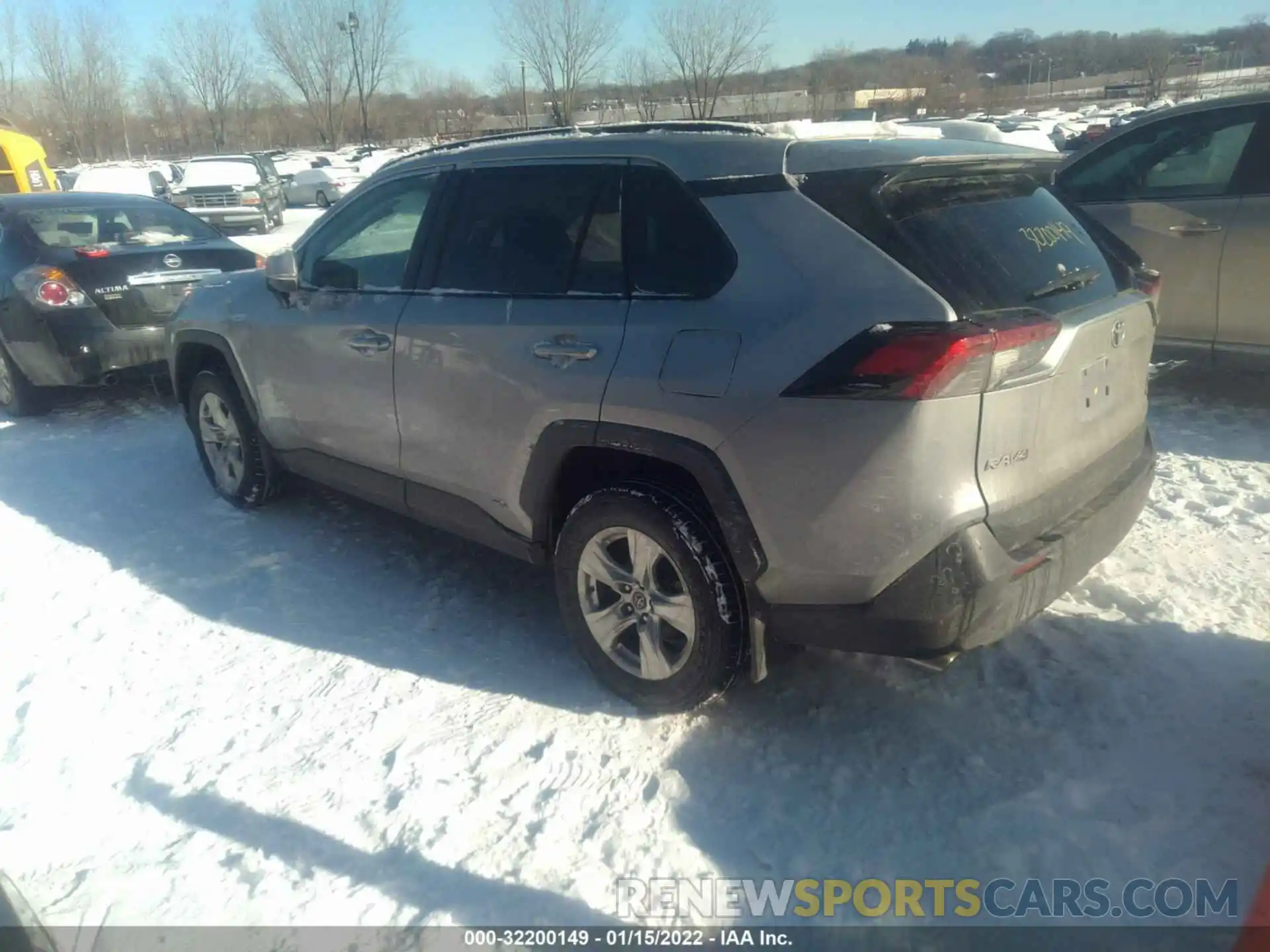 3 Photograph of a damaged car 2T3RWRFV8KW023702 TOYOTA RAV4 2019