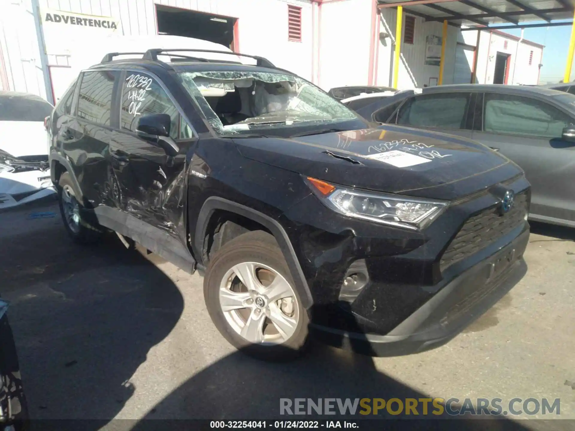 1 Photograph of a damaged car 2T3RWRFV8KW041195 TOYOTA RAV4 2019